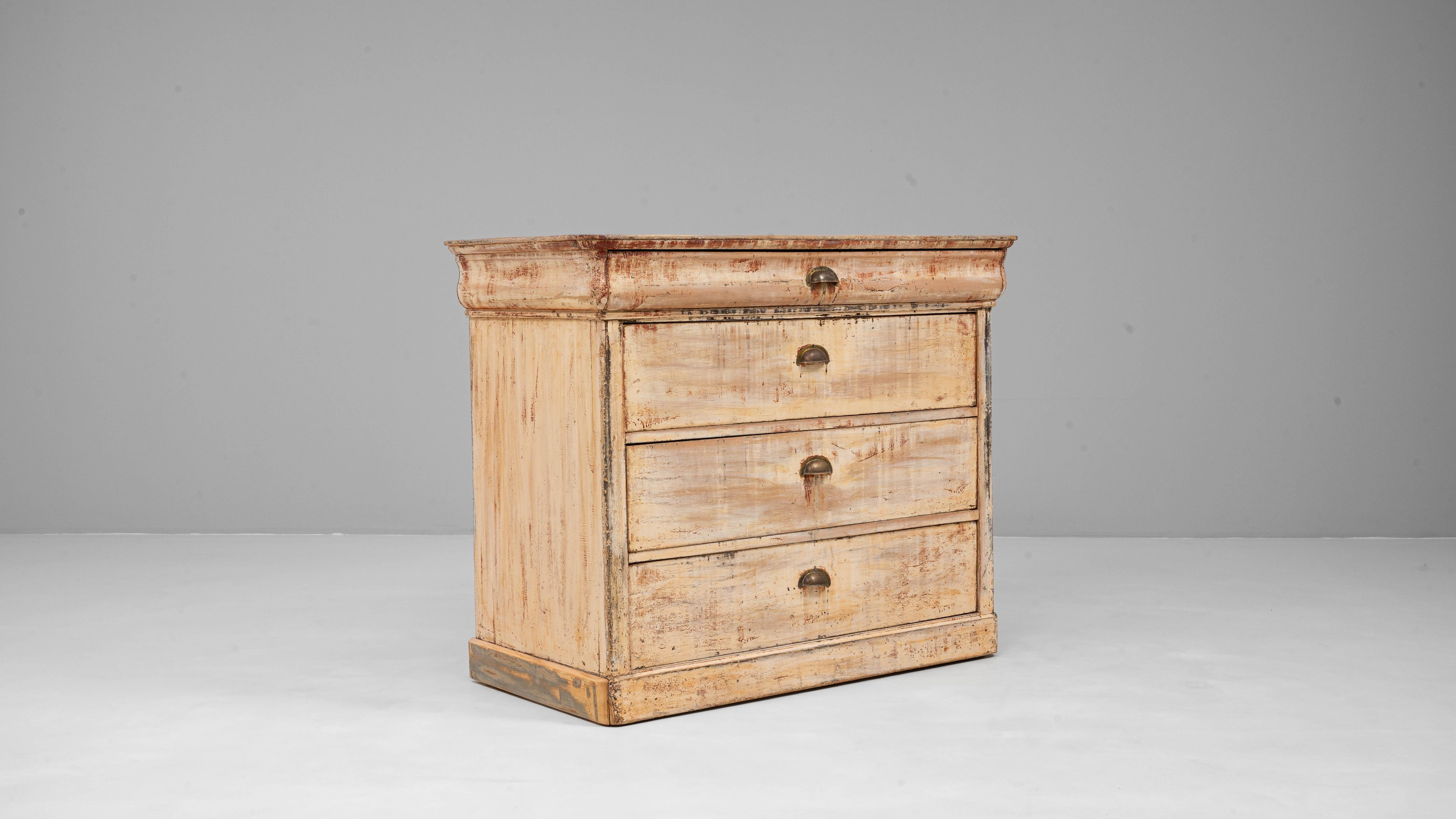 Commode en bois patiné français du 19ème siècle en vente 3