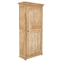 Armoire française du 19ème siècle en bois patiné