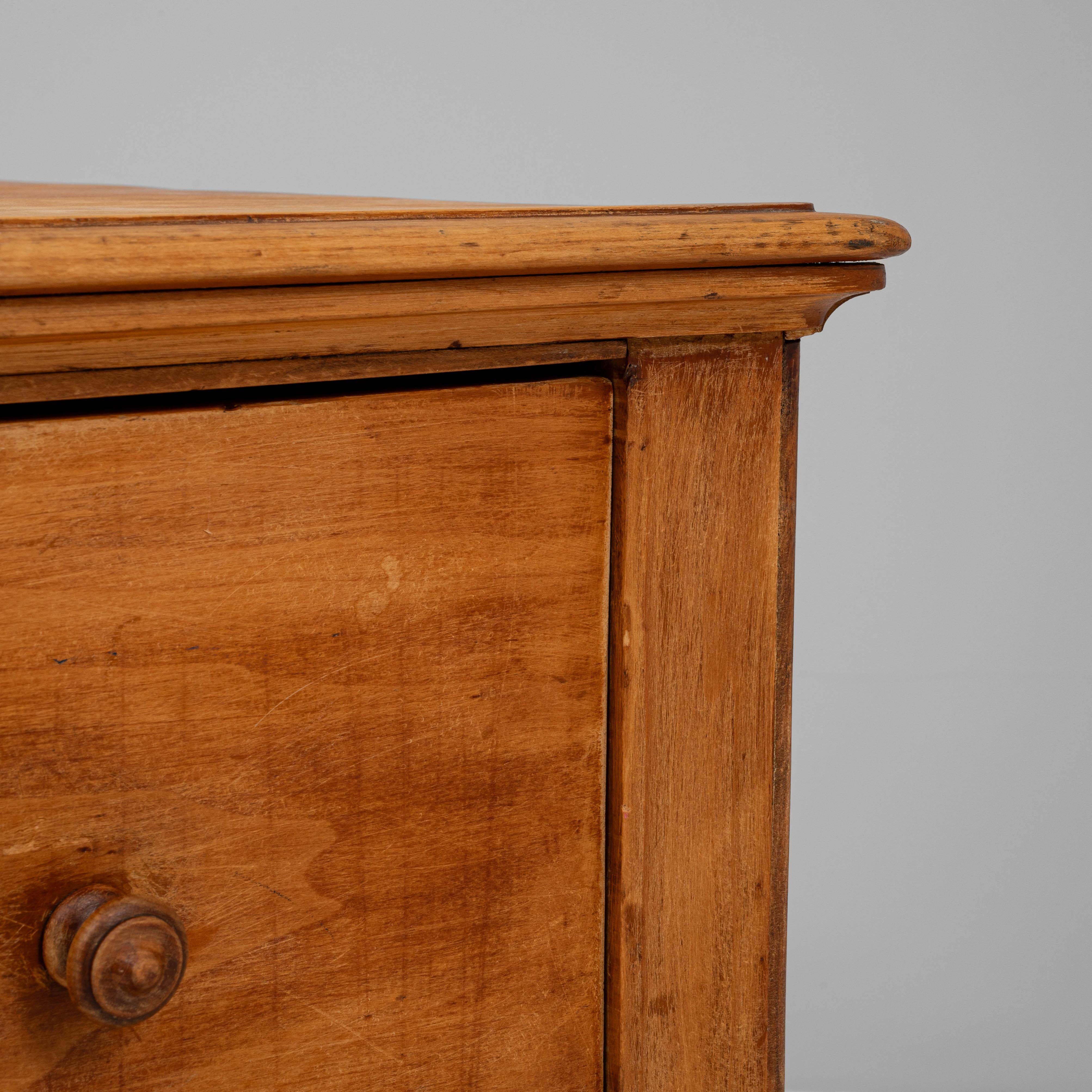 Cassettiera in legno patinato francese del XIX secolo in vendita 4