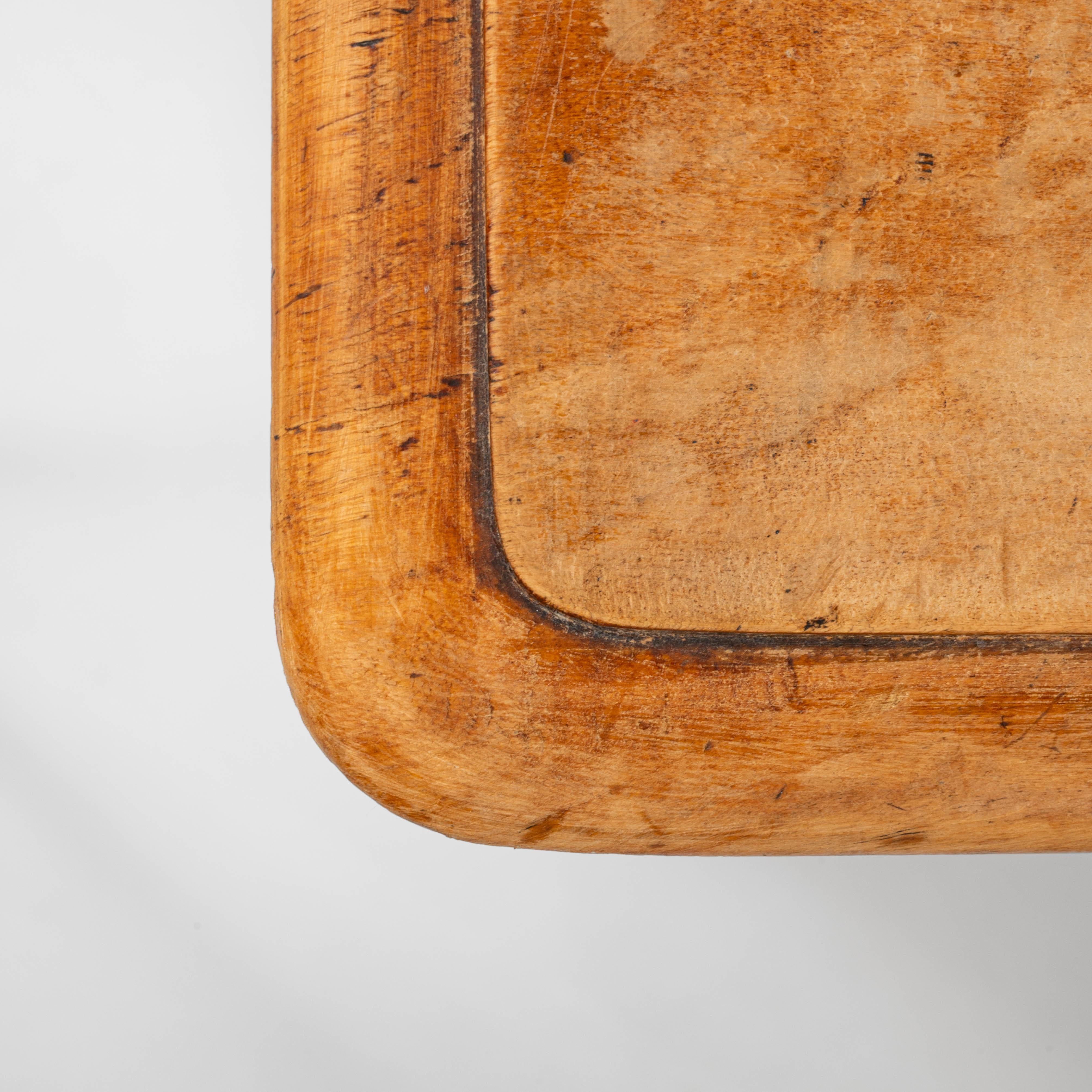 Cassettiera in legno patinato francese del XIX secolo in vendita 7