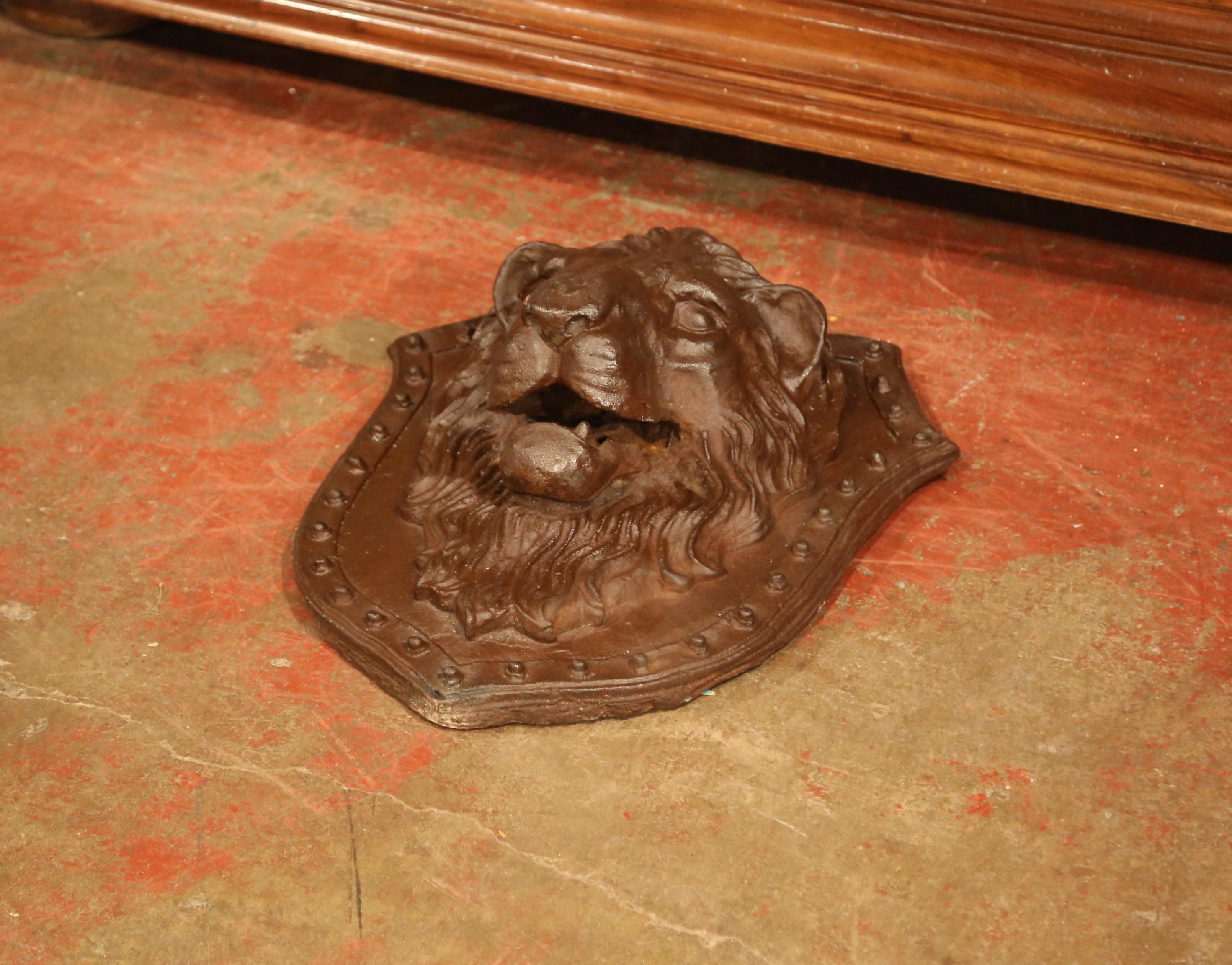 19th Century French Patinated Wrought Iron Lion Head Wall-Mounted Crest In Excellent Condition In Dallas, TX