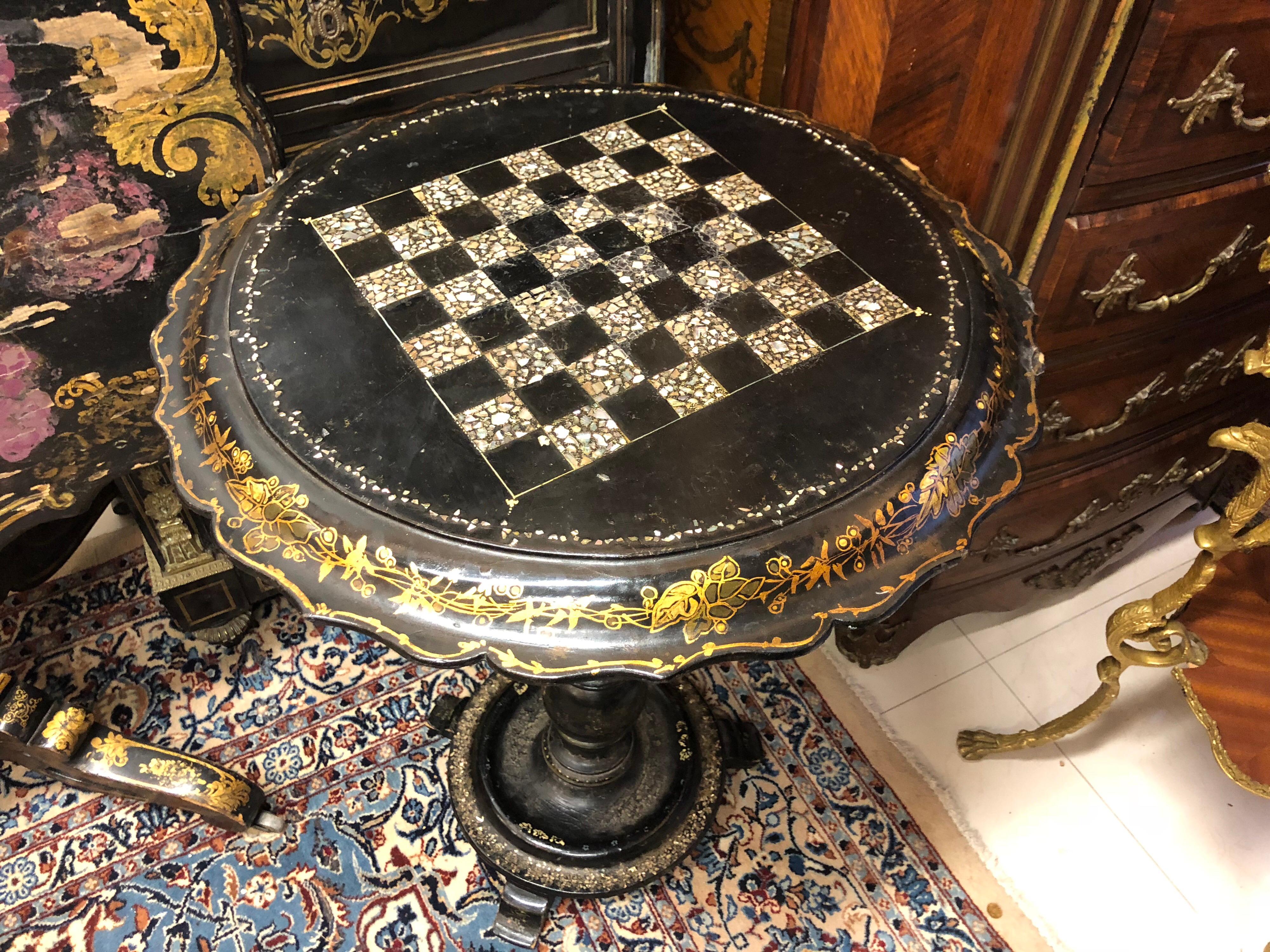 19th Century French Pedestal Table in Papier Mâché, Napoleon III period In Good Condition For Sale In Sofia, BG