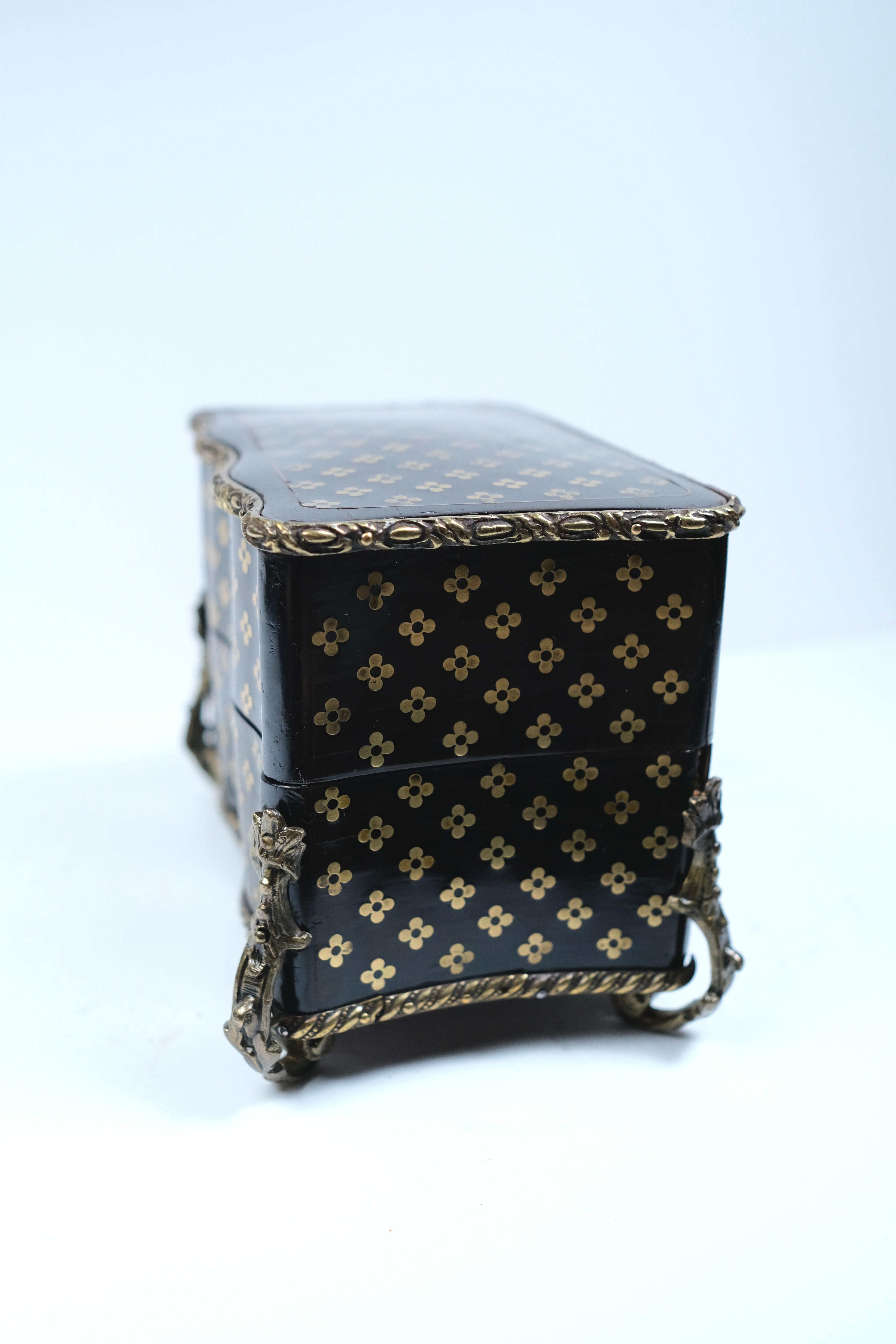 Inlay 19th Century French Perfumerie Box For Sale