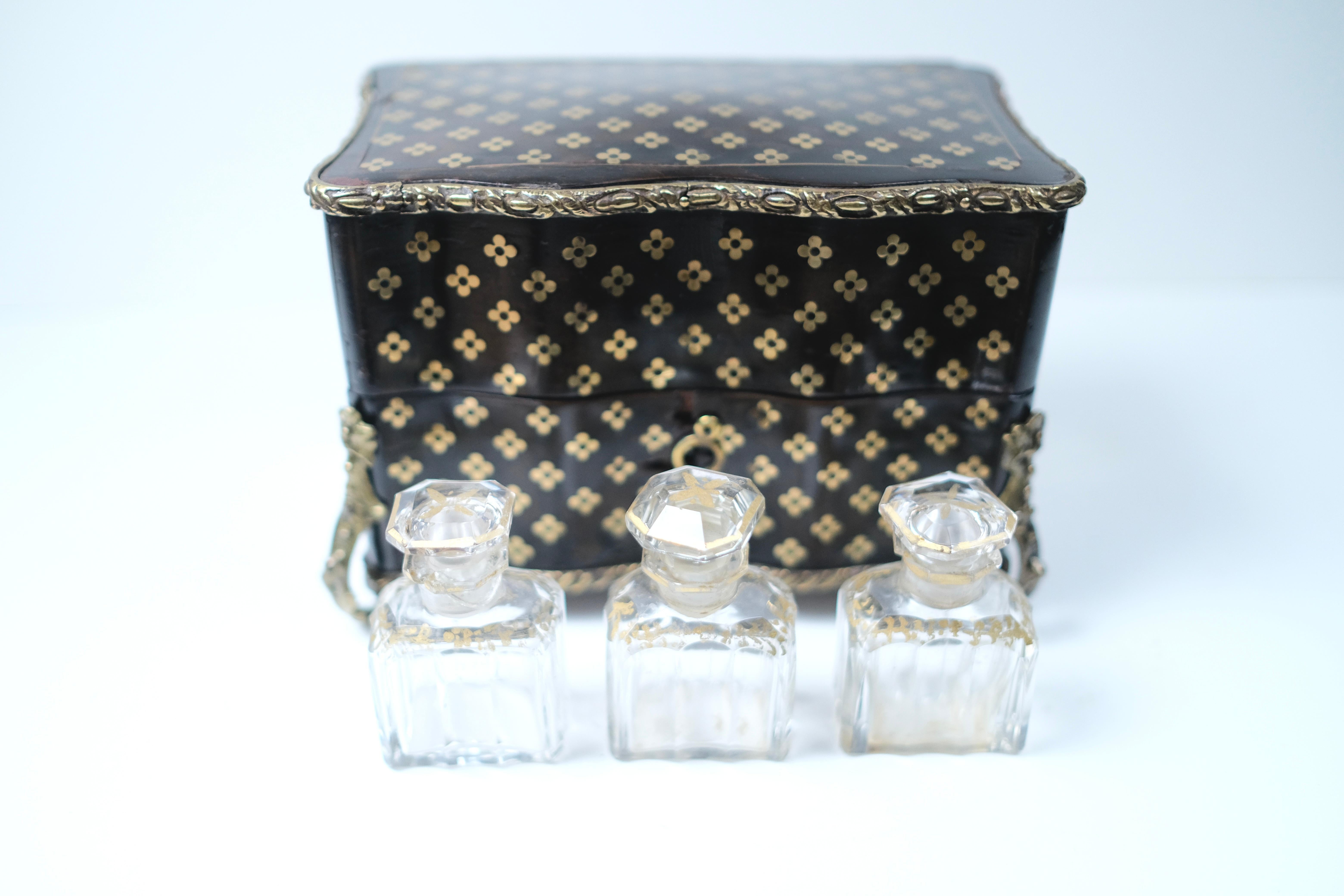Cristal Boîte à parfums française du XIXe siècle en vente