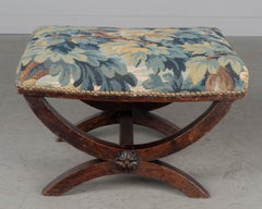 Französischer Petit Point-Hocker des 19. Jahrhunderts