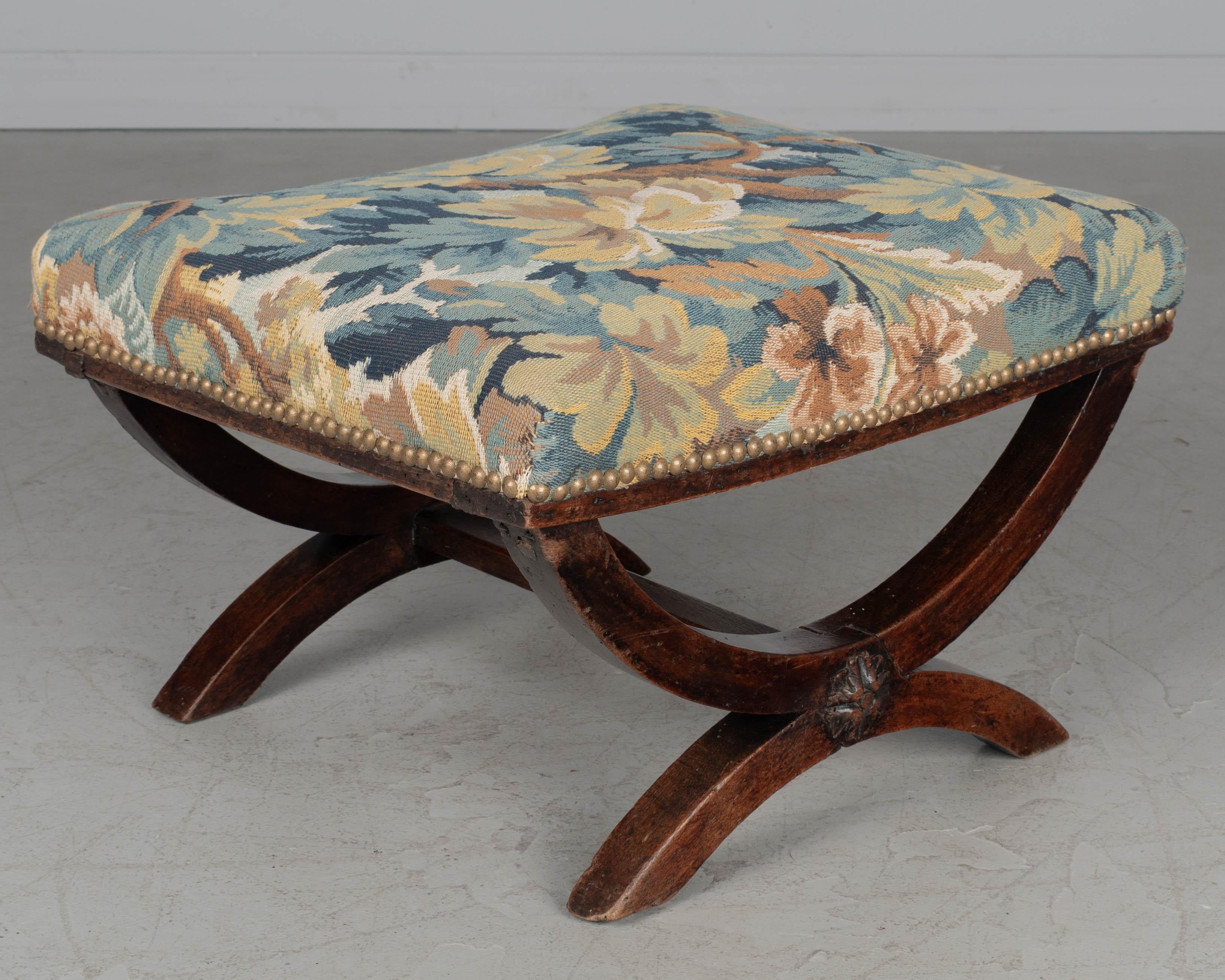 Arazzo Sgabello Petit Point francese del XIX secolo in vendita