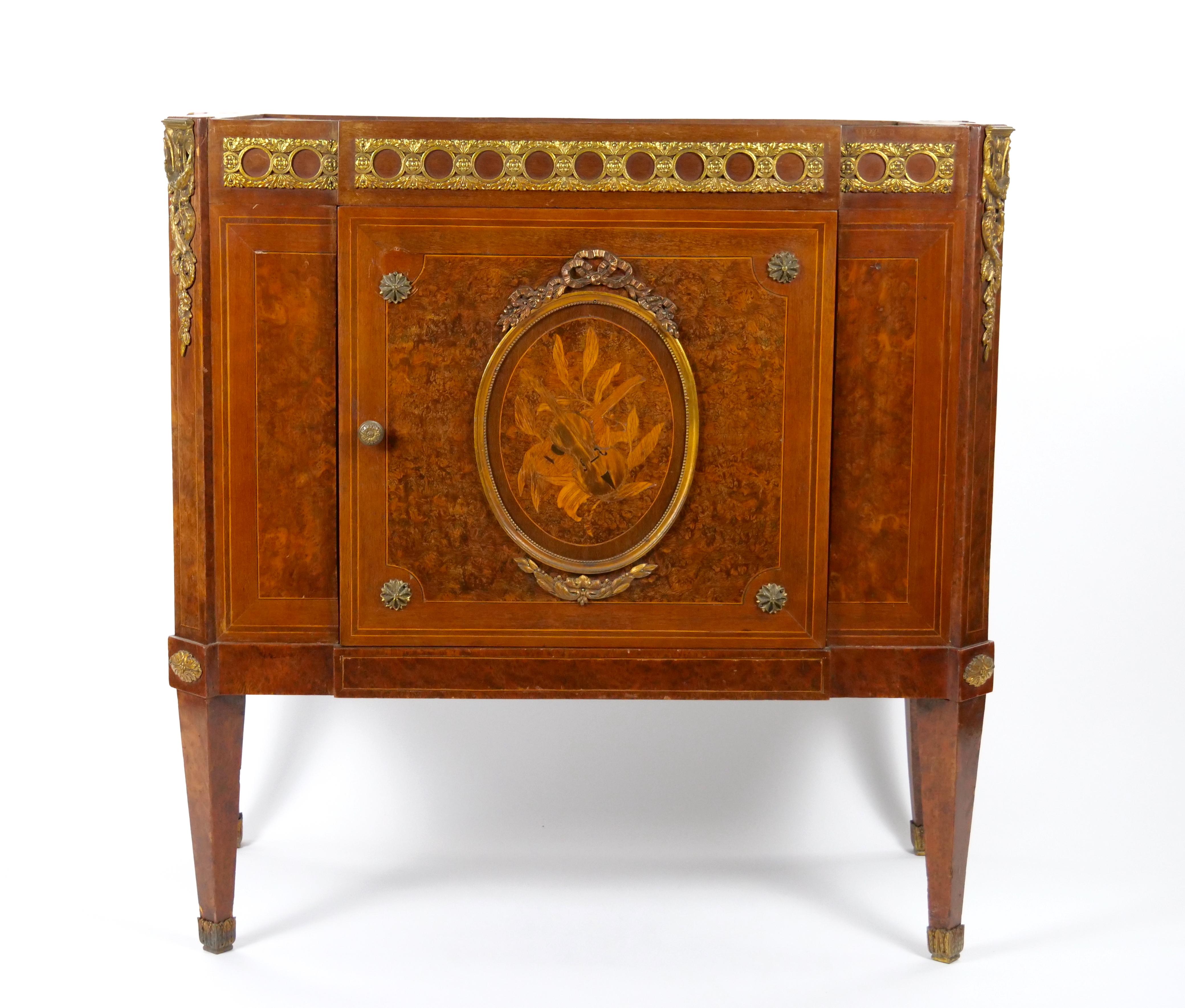 19th Century French Petite Commode Side Cabinet / Louis XVI Style In Good Condition For Sale In Tarry Town, NY