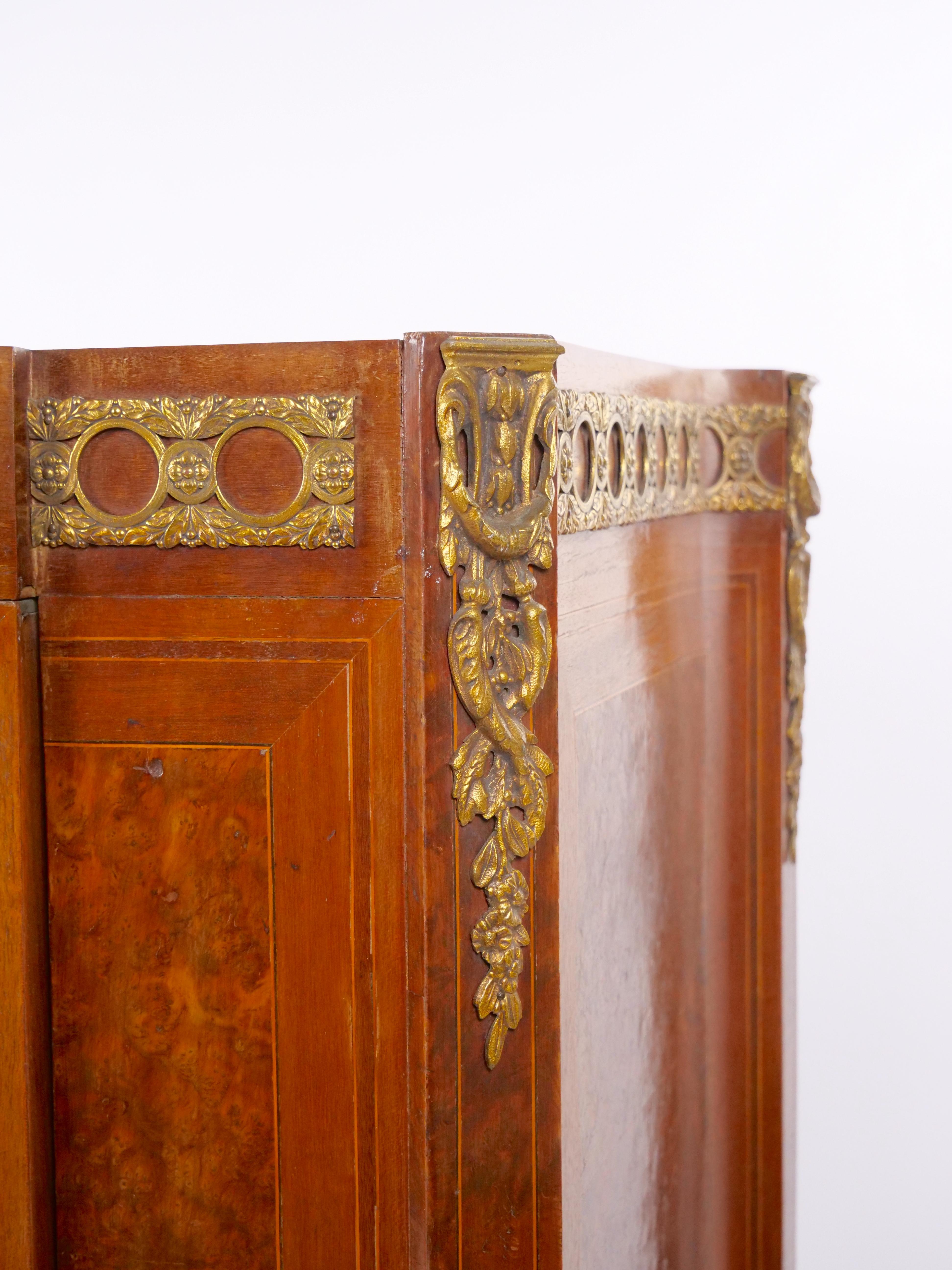 Mobile laterale Petite Commode francese del XIX secolo / stile Luigi XVI in vendita 2
