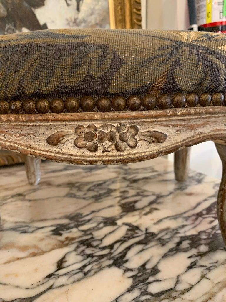 Pretty 19th century French petite foot stool with Aubusson. A beautiful decorative accessory!