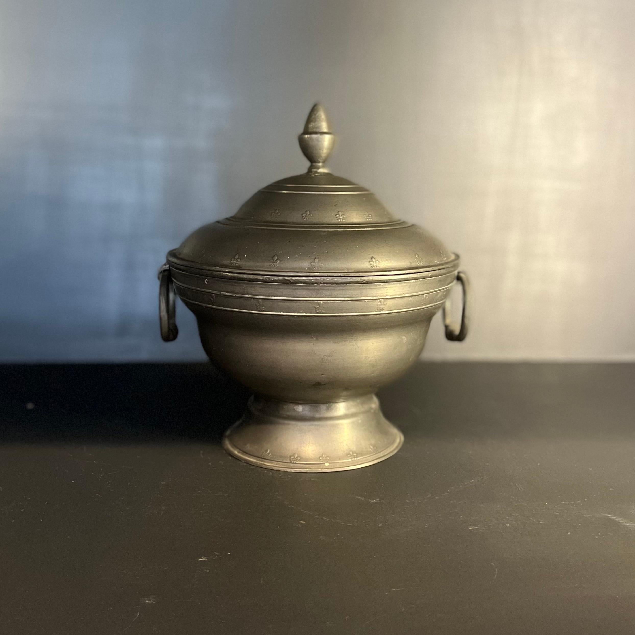 19th Century, French Pewter Soup Tureen In Good Condition For Sale In Los Angeles, CA