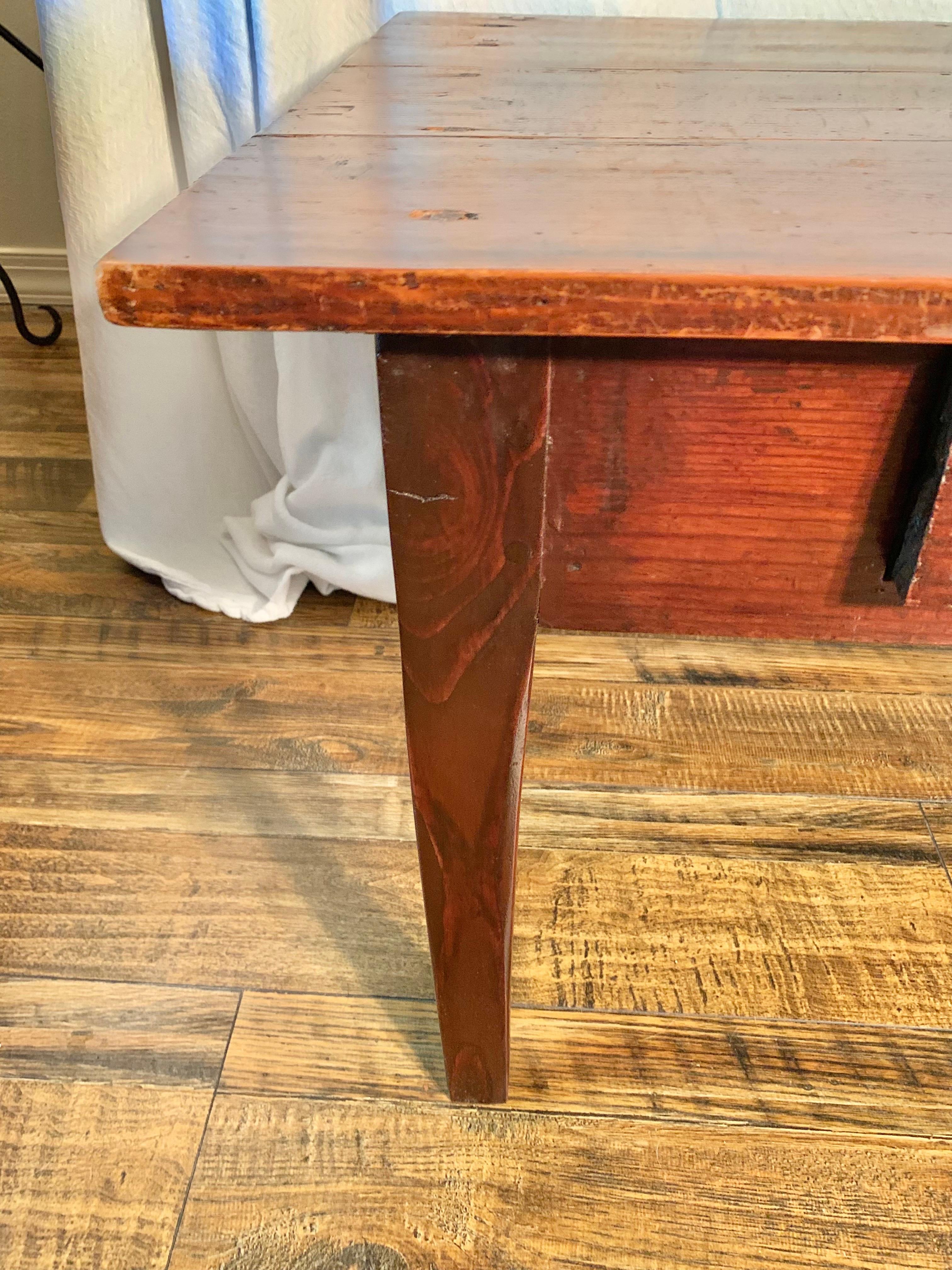 Table basse en pin français du XIXe siècle en vente 6