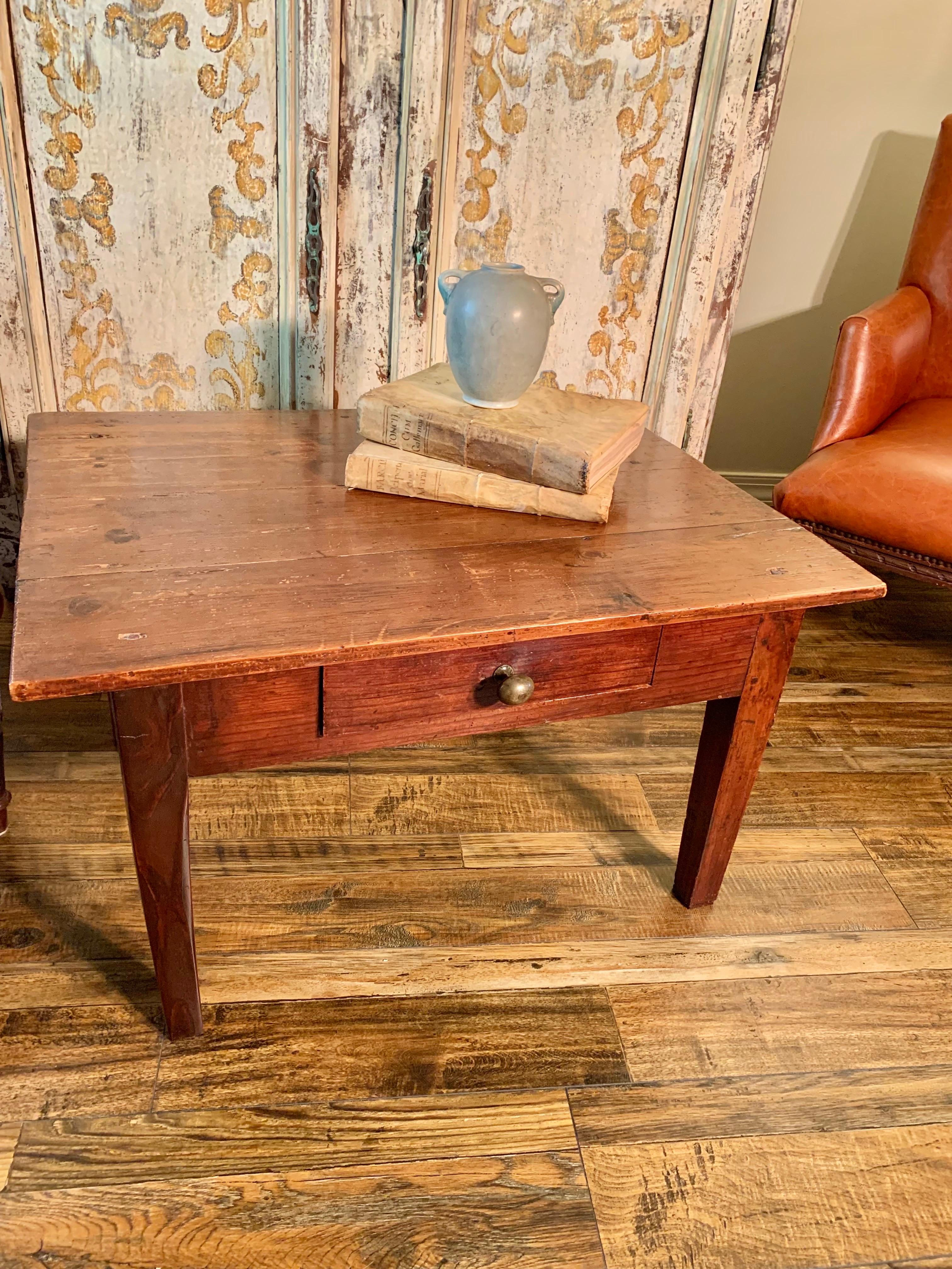 Table basse en pin français du XIXe siècle en vente 9