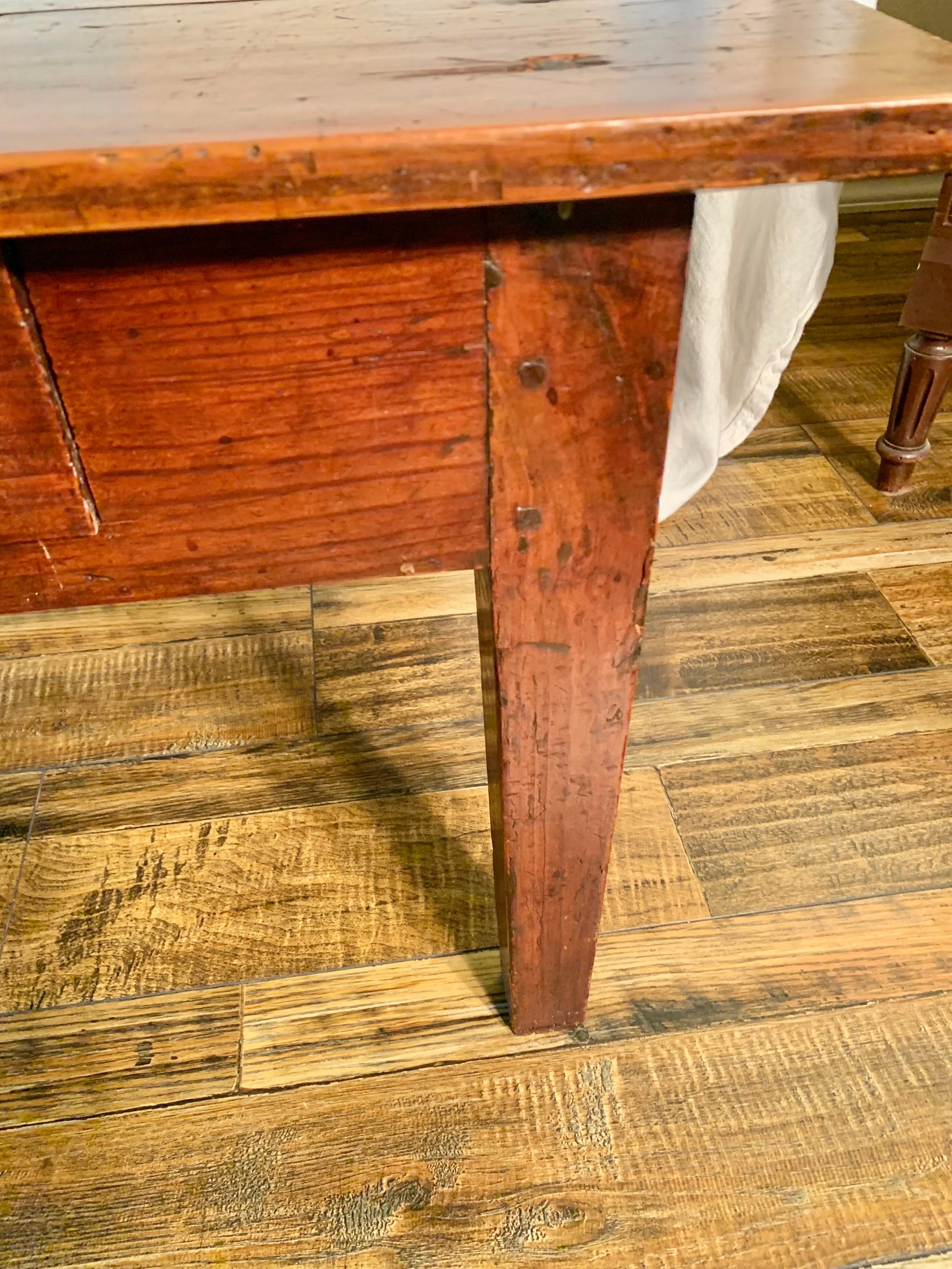 Table basse en pin français du XIXe siècle en vente 10