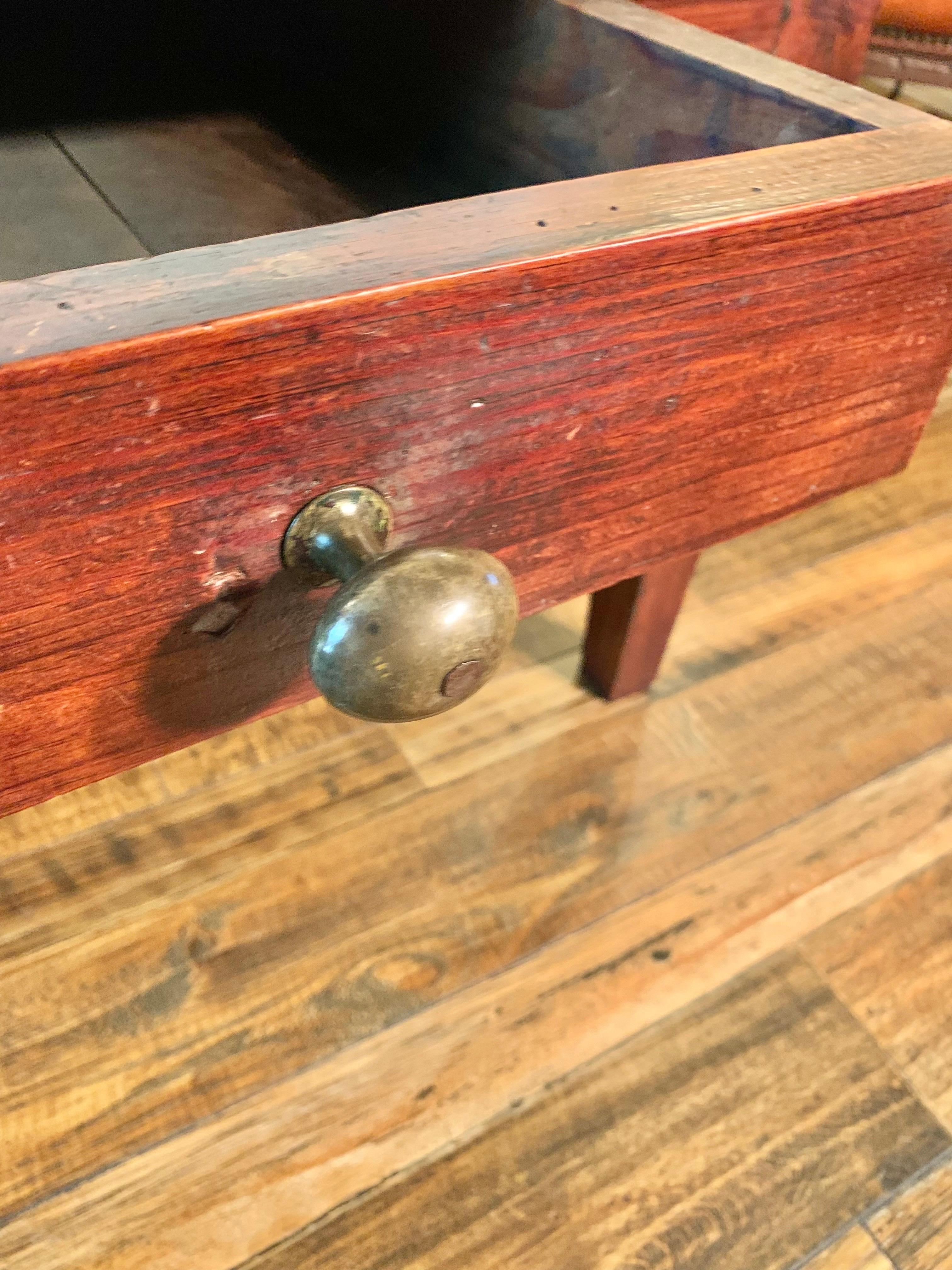 Table basse en pin français du XIXe siècle en vente 12