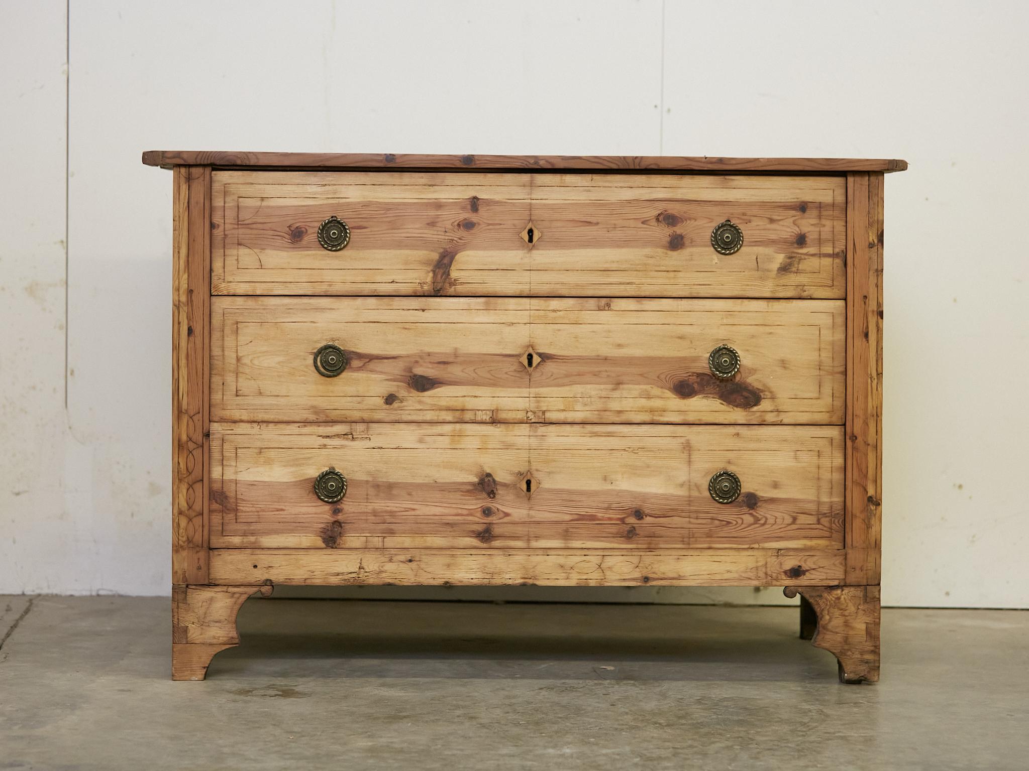 Rustic 19th Century French Pine Commode with Three Drawers and Carved Feet For Sale