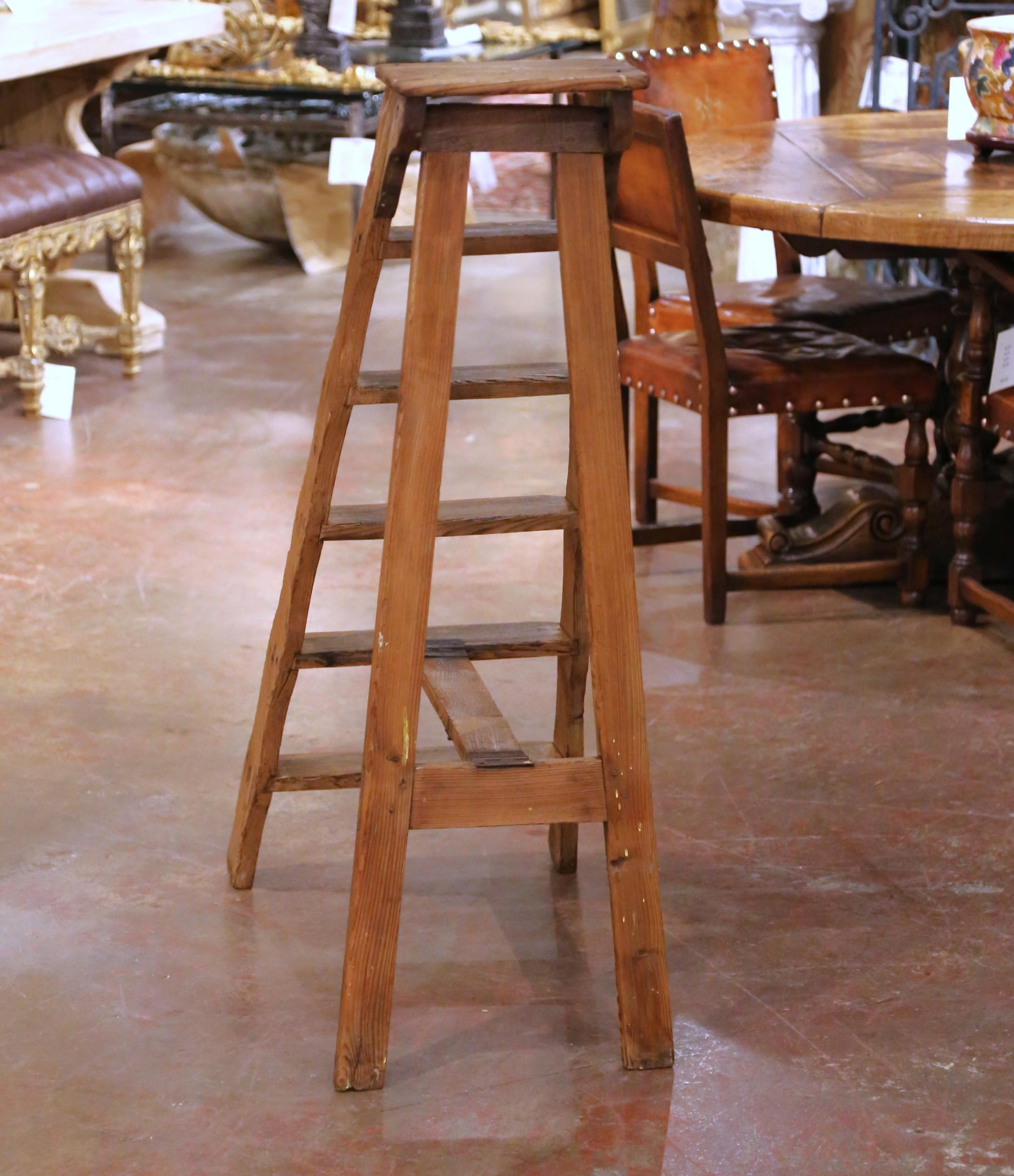 Scala da biblioteca pieghevole in pino francese del XIX secolo con sei gradini in vendita 5