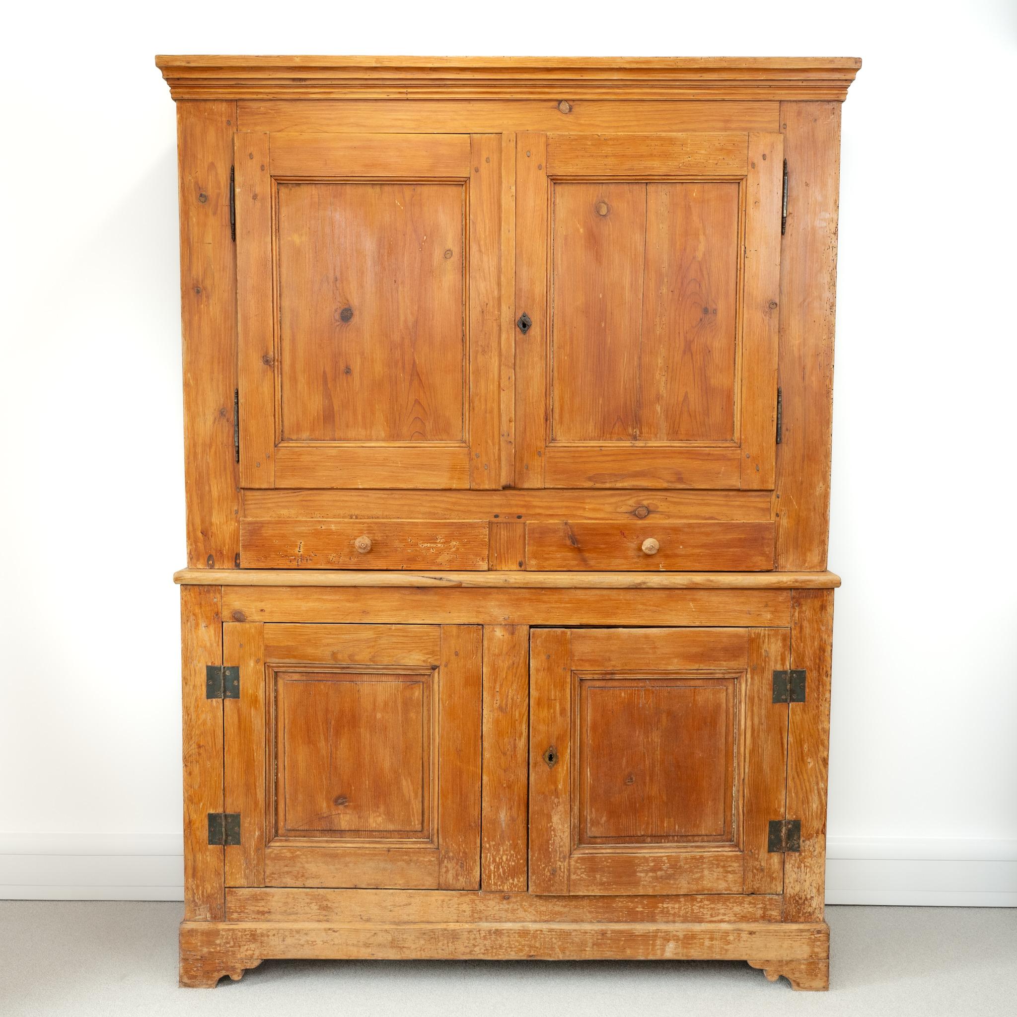 Armoire de gouvernante en pin français du 19e siècle Bon état - En vente à Southampton, GB