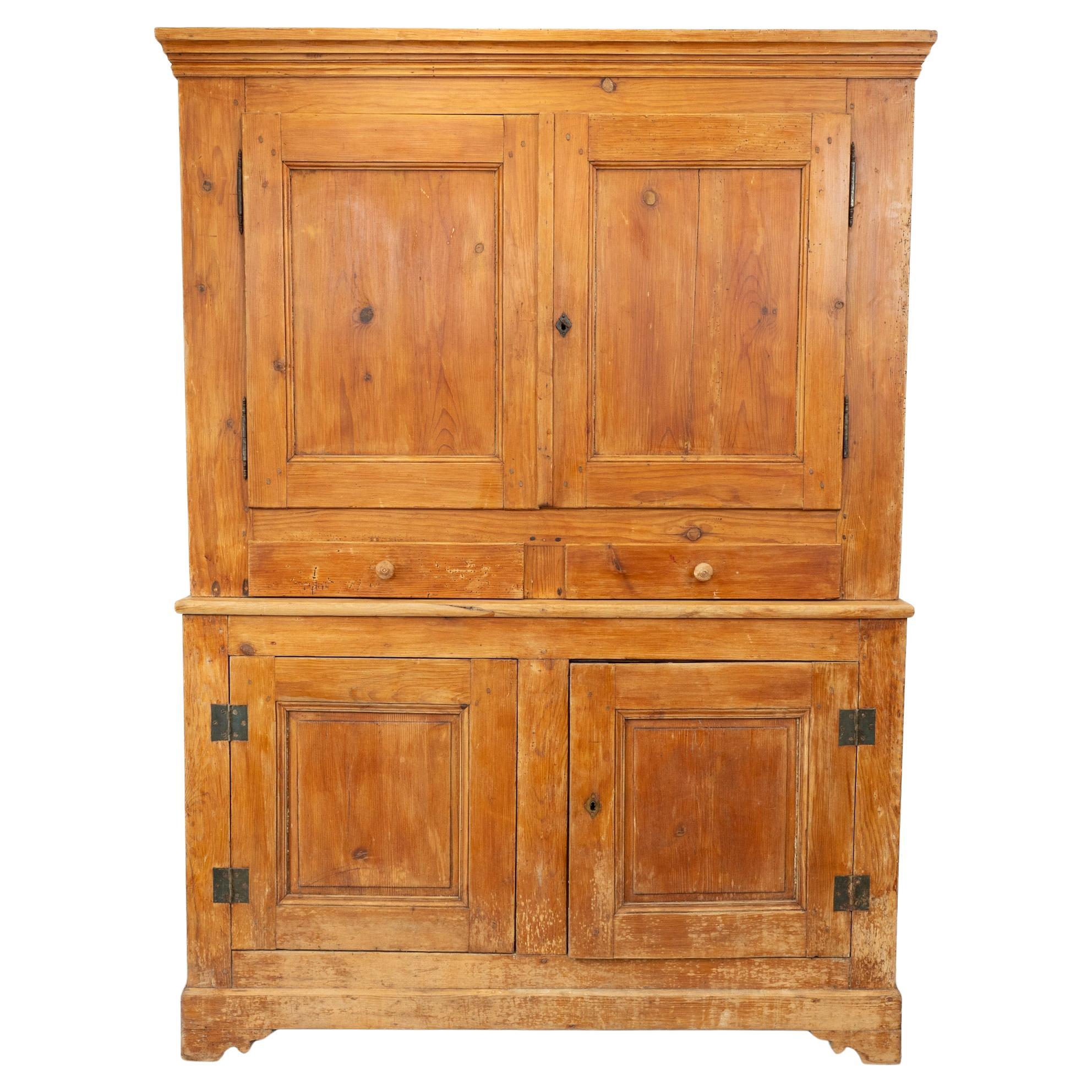 Armoire de gouvernante en pin français du 19e siècle