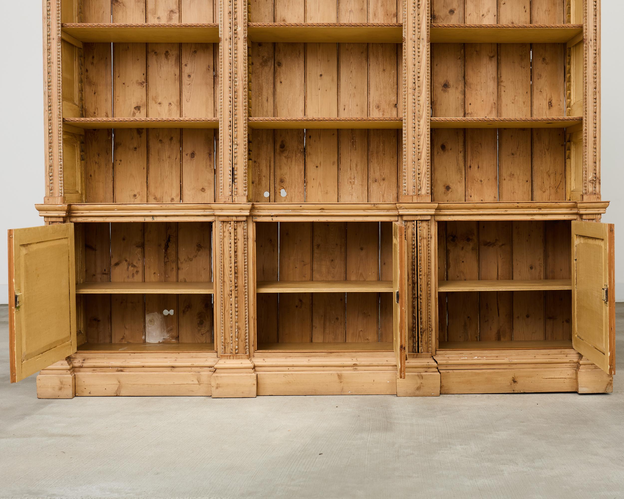 19. Jahrhundert Französisch Kiefer Bibliothek Bibliotheque Bücherregal im Angebot 4