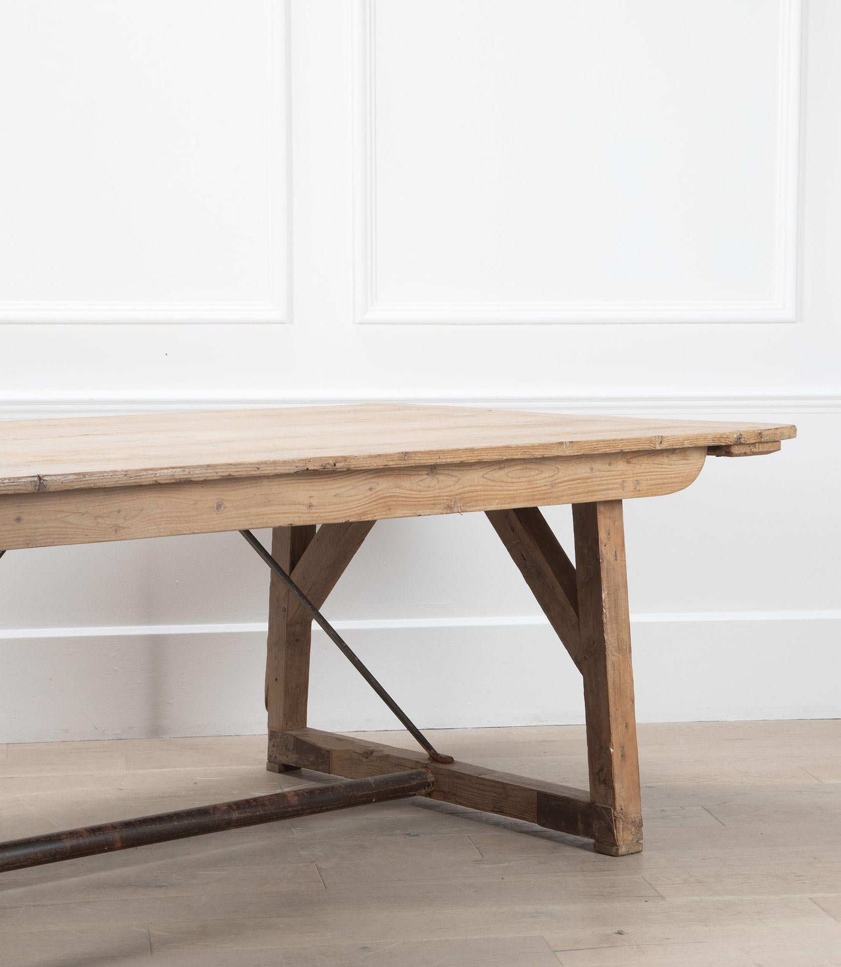 Table en pin français du 19ème siècle Bon état - En vente à Gloucestershire, GB