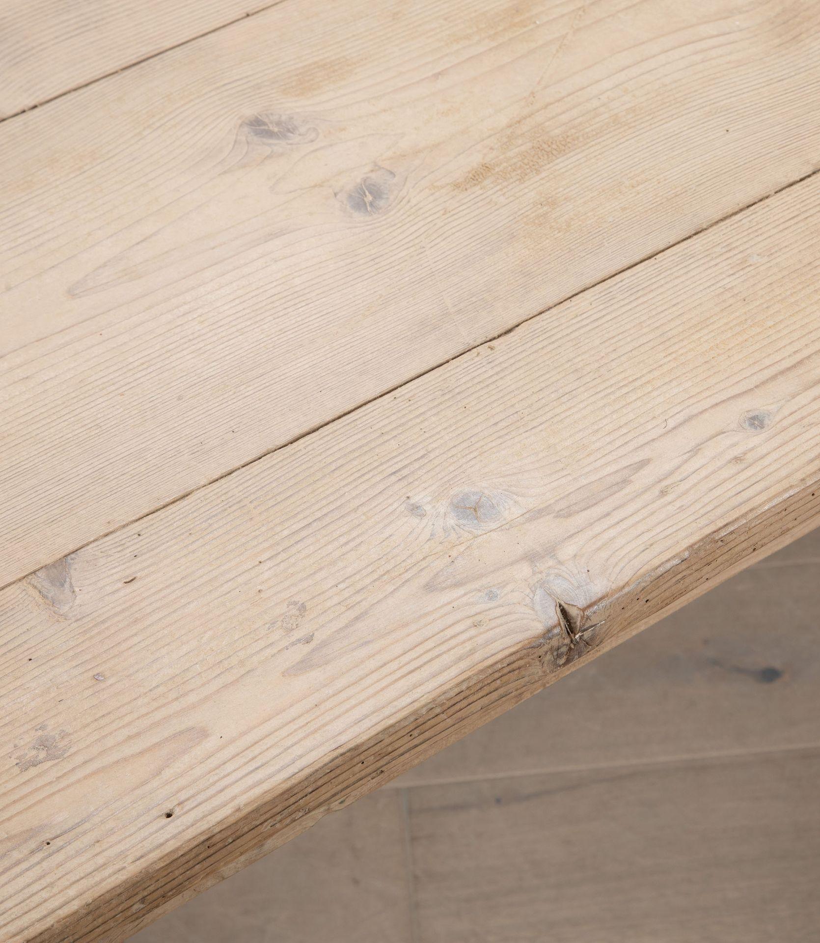 Table en pin français du 19ème siècle en vente 1