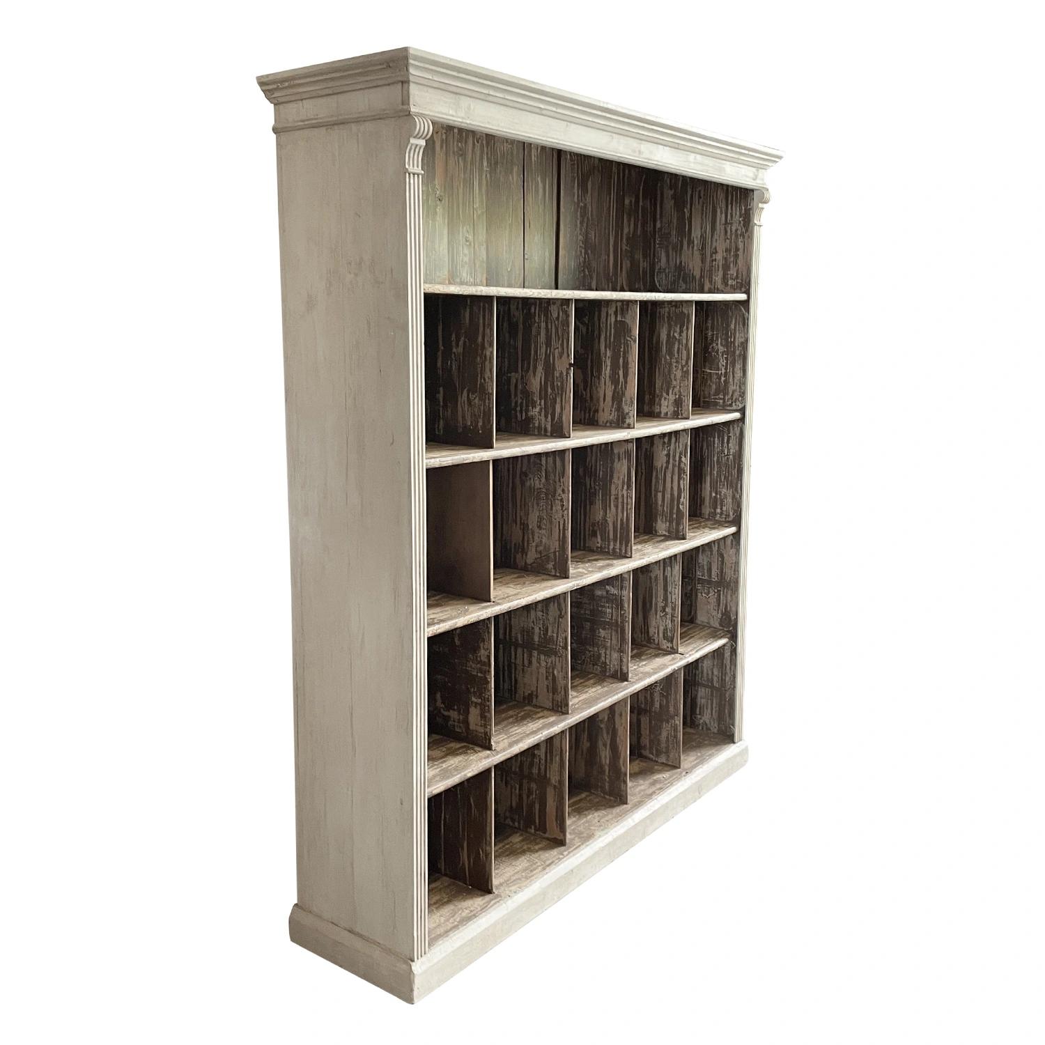 An antique shelf cupboard in patinated Pinewood with top and lateral molding, in good condition. This early 19th Century furniture is perfect to display collections or to be used as a book shelf. Wear consistent with age and use. Circa 1830,