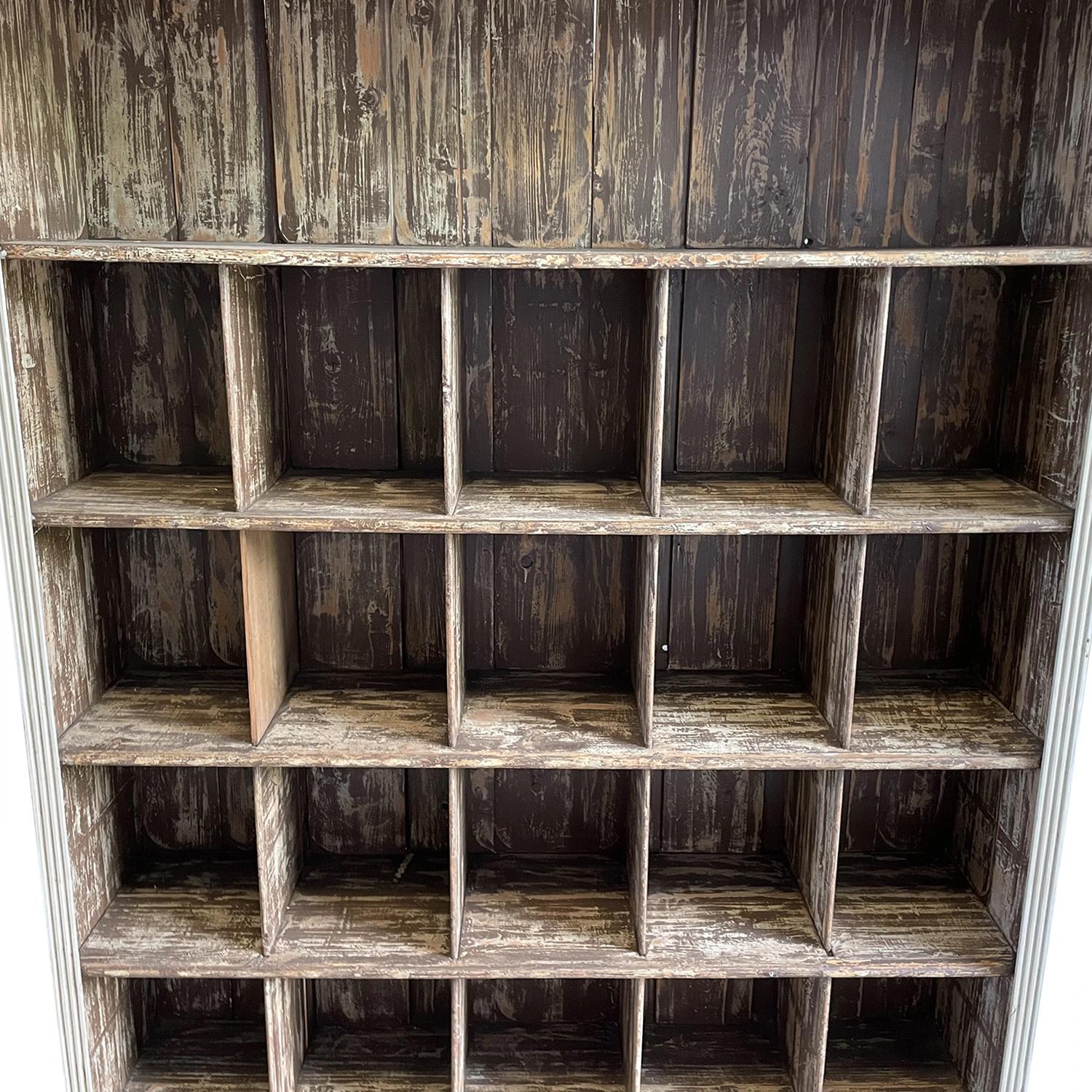 19. Jahrhundert Französisch Pinewood Bücherregal - Antique Cupboard (Handgeschnitzt) im Angebot
