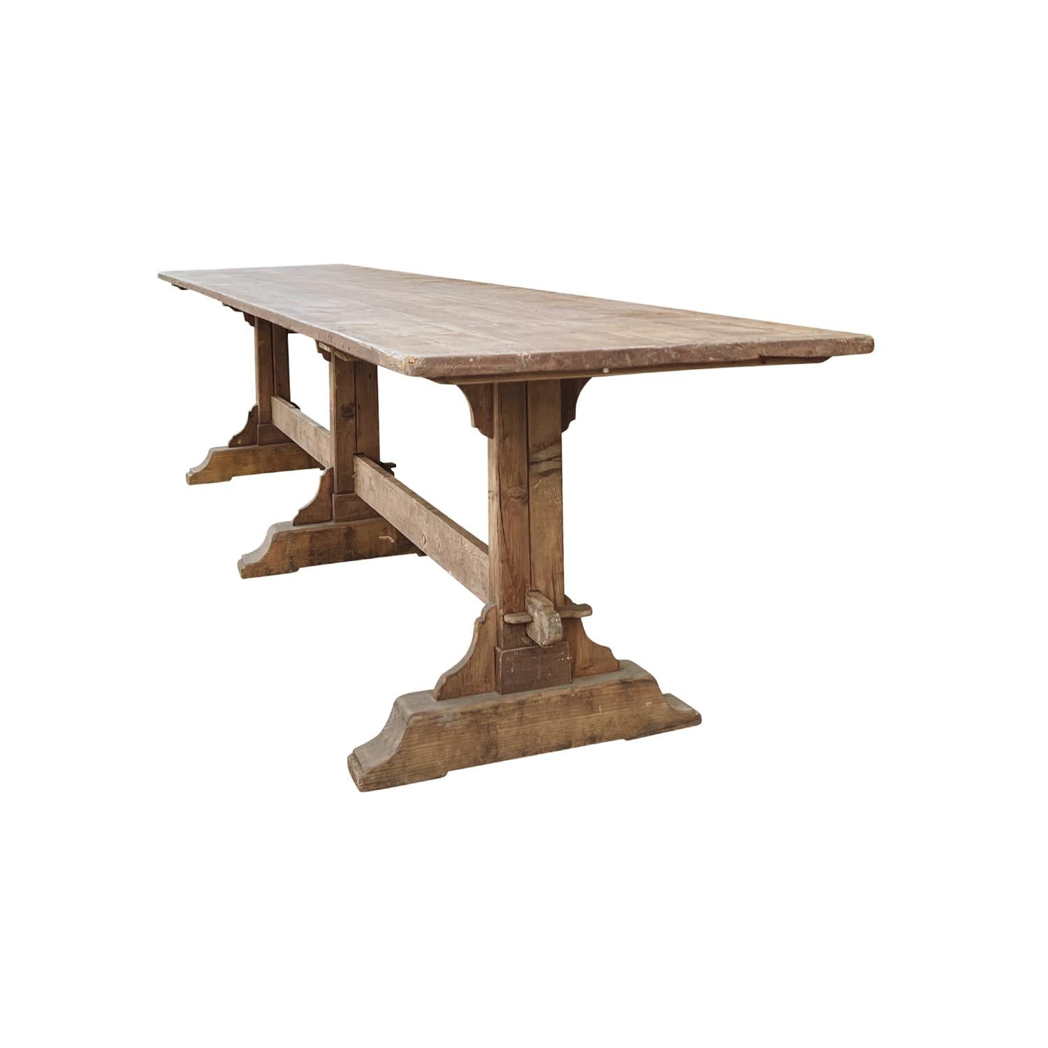 Sculpté à la main Table à tréteaux en pin du 19ème siècle - Table de salle à manger ancienne en vente
