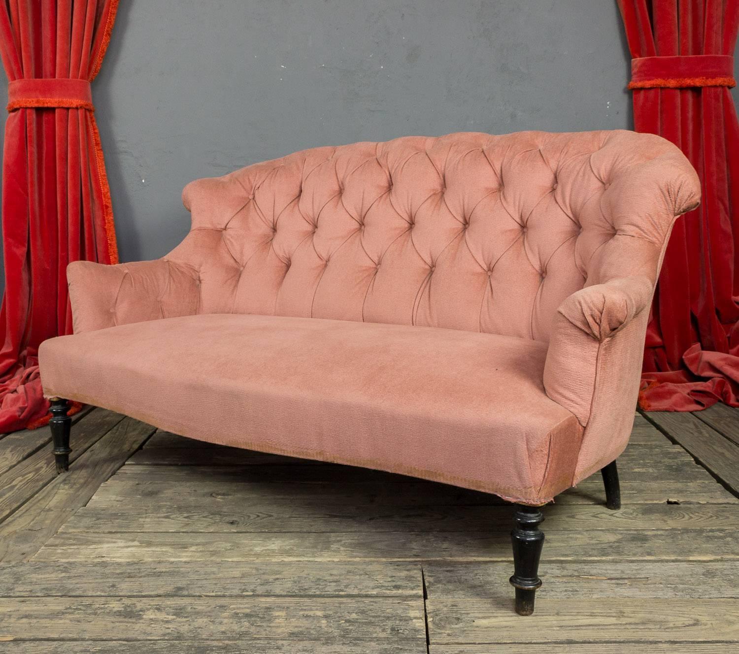 French 19th century Napoleon III tufted pink settee with scrolled arms and curved back. Very good vintage condition.

Ref #: SN0215-17

Dimensions: 29”H x 53