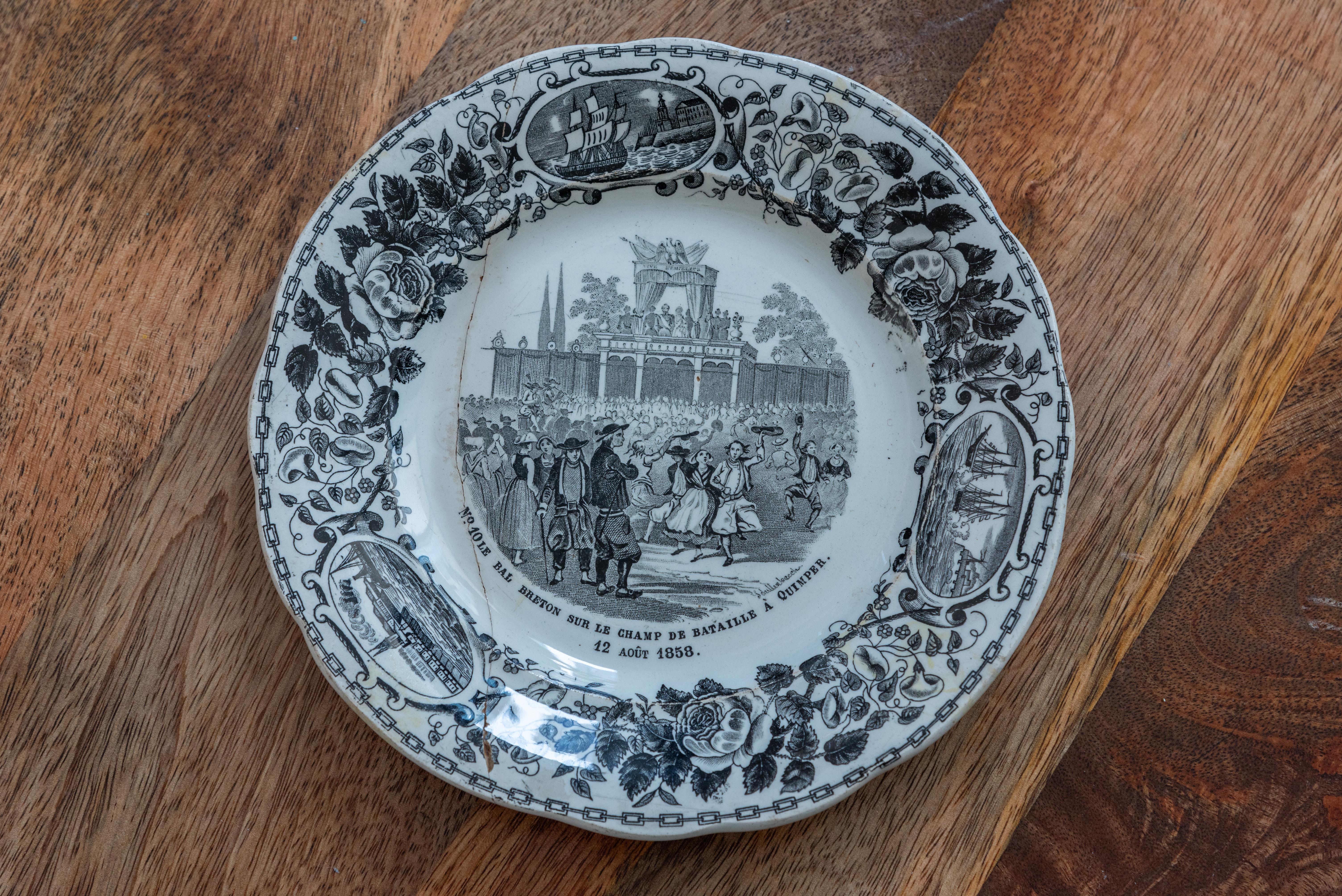 19th Century French Plates by Creil et Montereau In Good Condition In San Antonio, TX