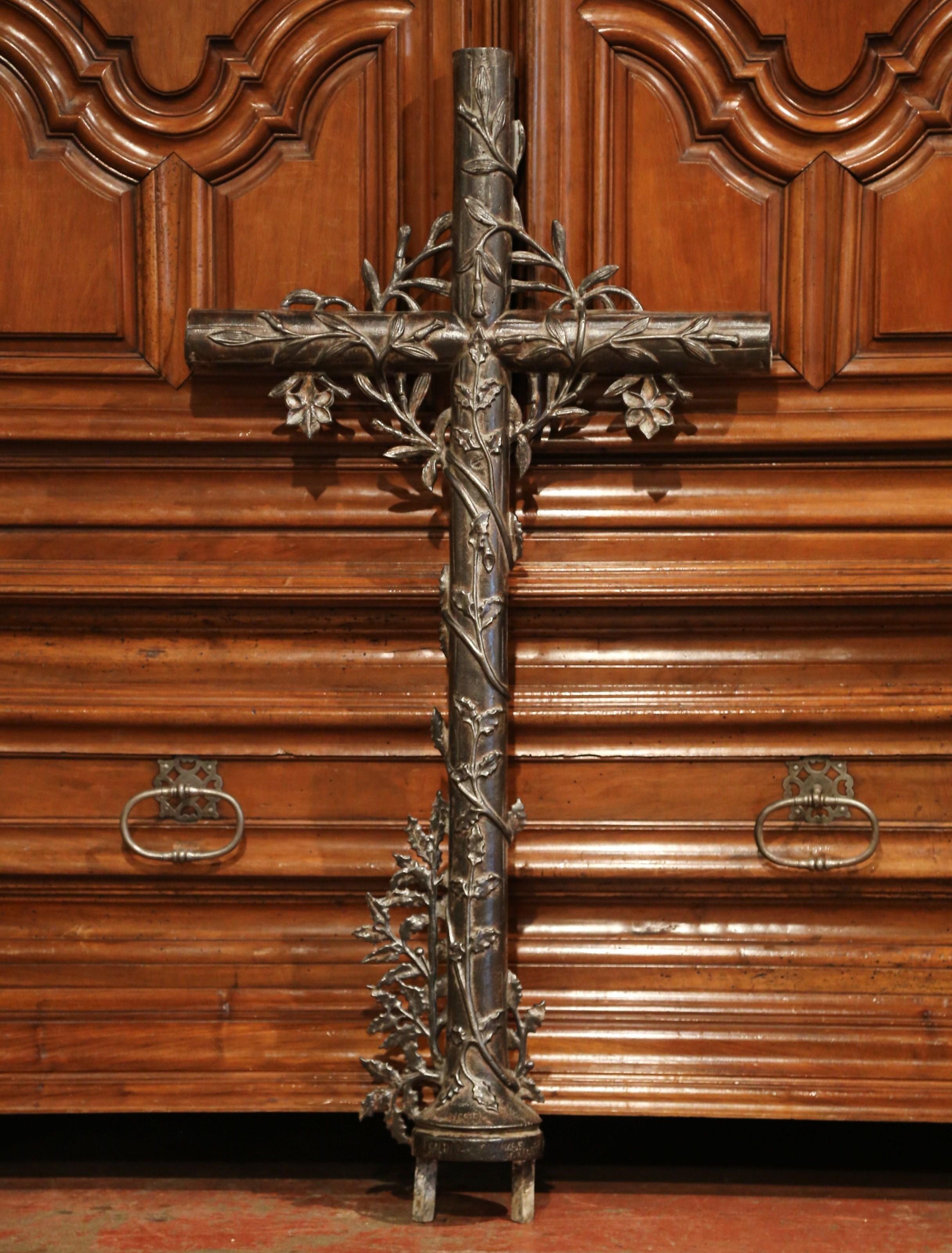 19th Century French Polished and Patinated Iron Garden Cross with Floral Motifs In Excellent Condition In Dallas, TX