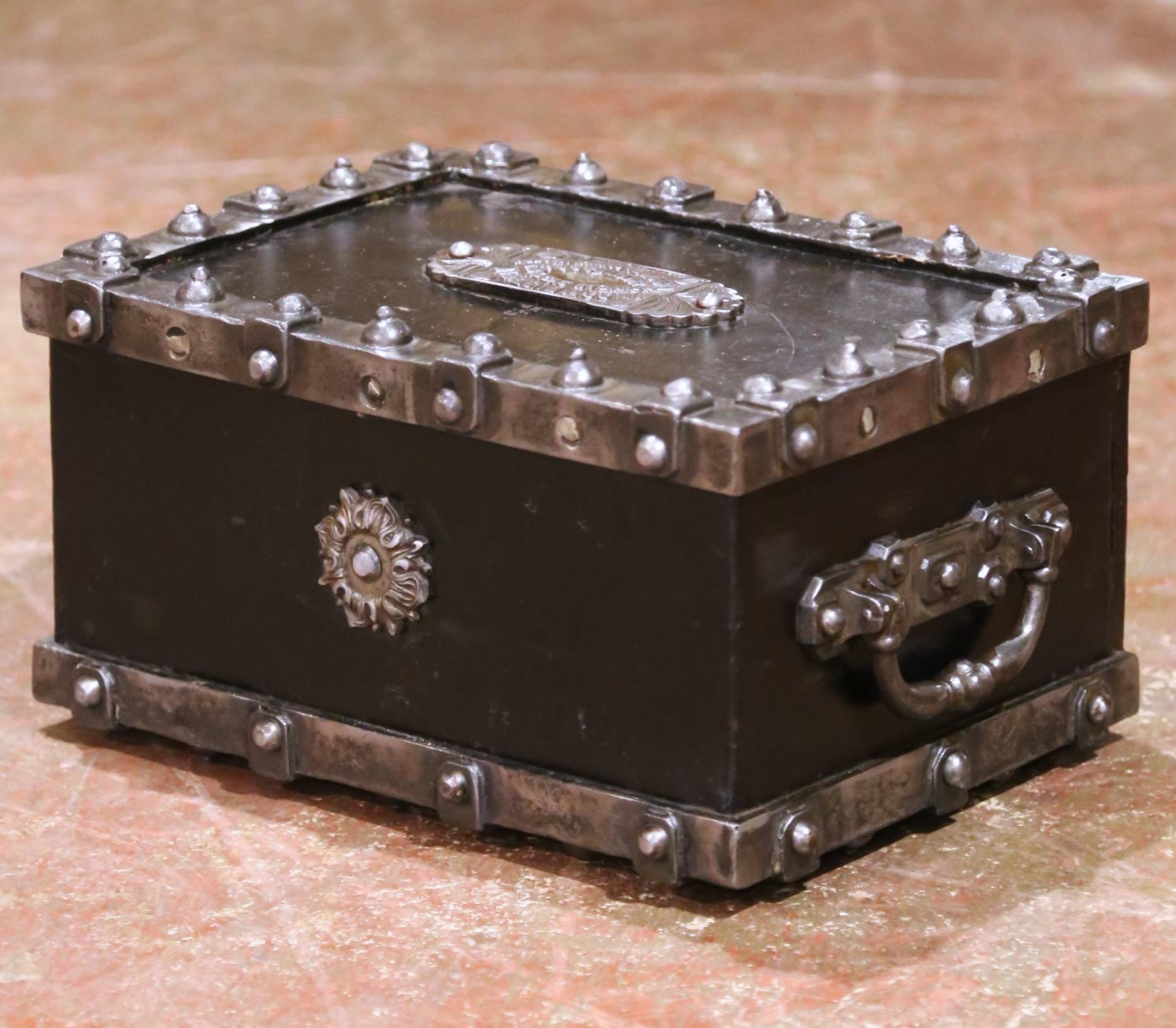 19th Century French Polished Bauche Fireproof Strongbox with Royal Coat of Arms For Sale 4
