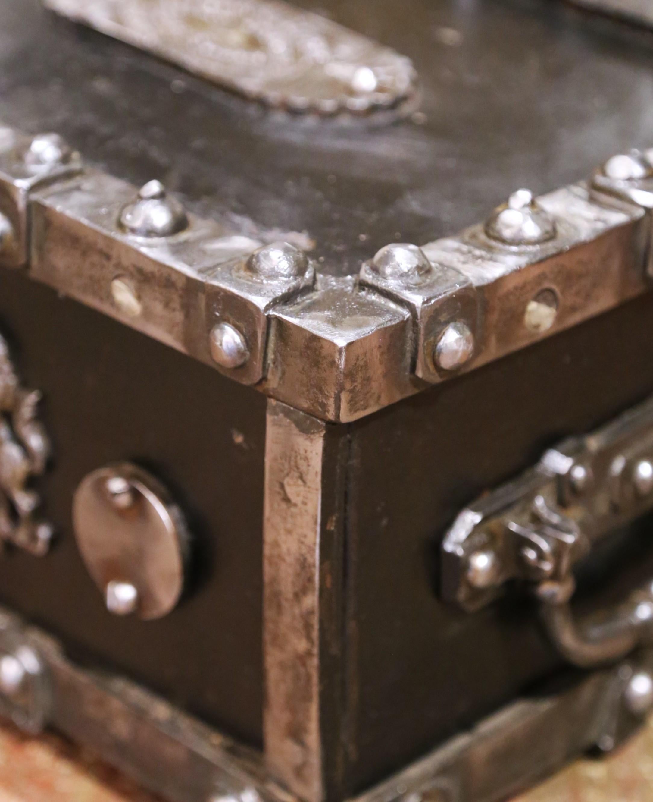 19th Century French Polished Bauche Fireproof Strongbox with Royal Coat of Arms For Sale 1