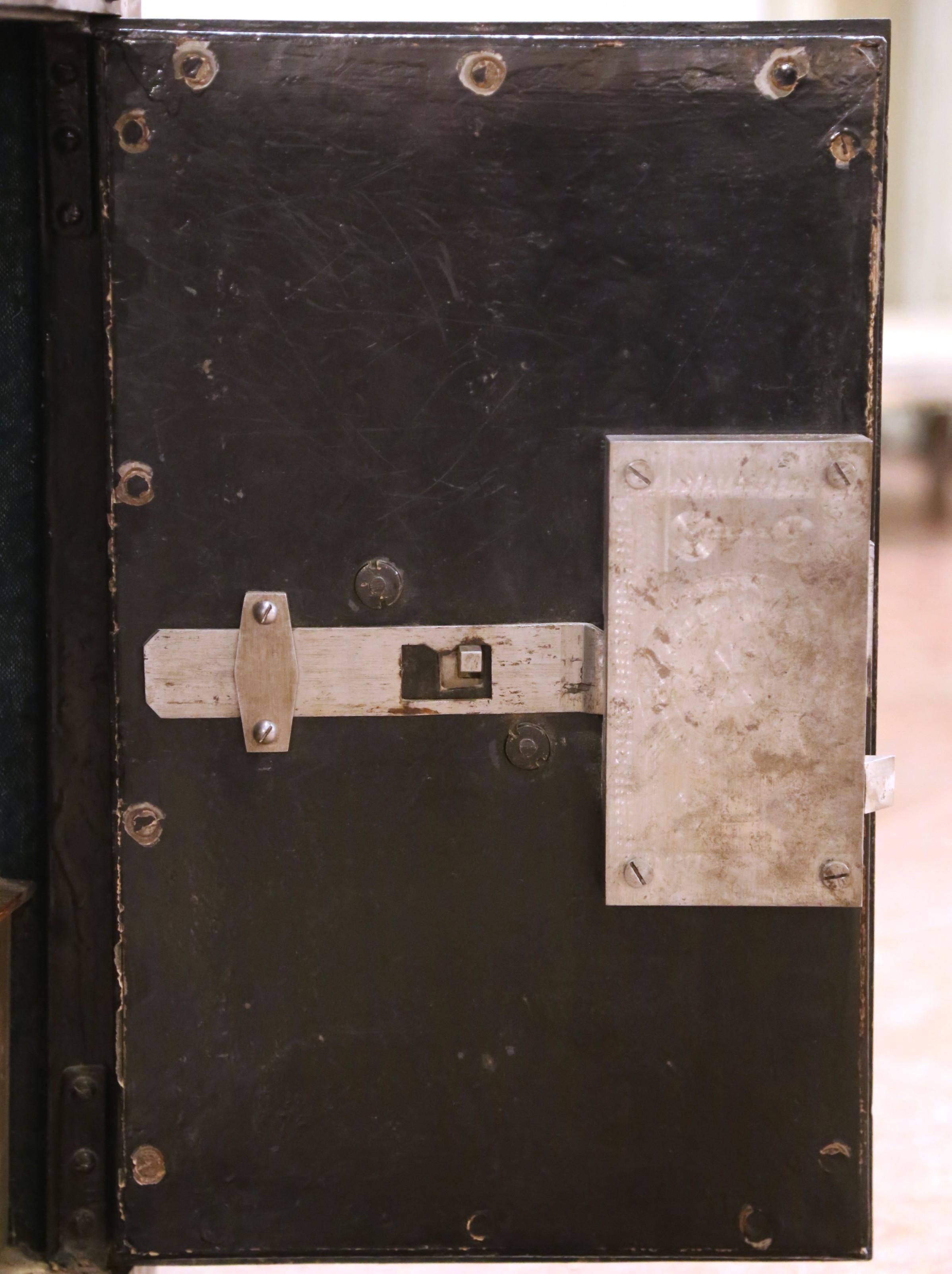 19th Century French Polished Cast Iron Safe with Key and Two-Letter Combination For Sale 5