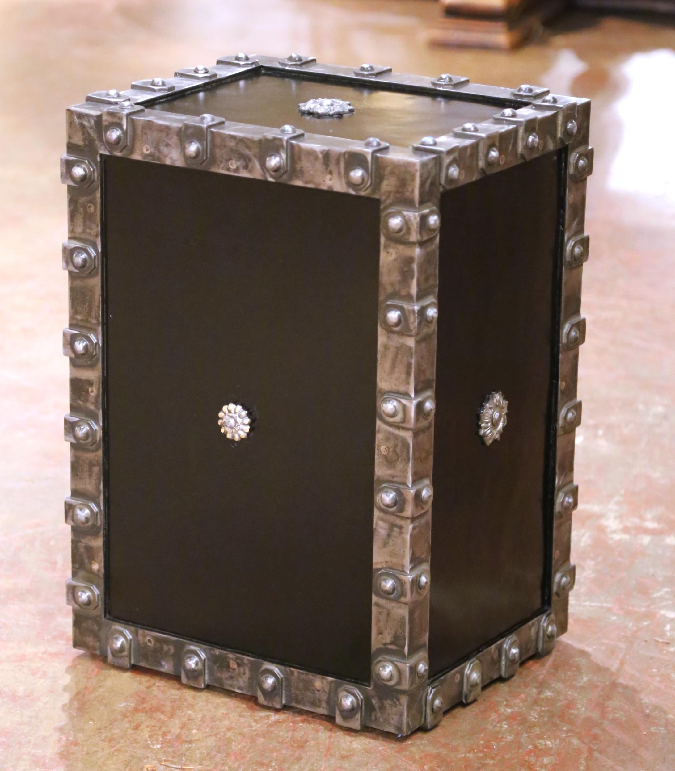 19th Century French Polished Cast Iron Safe with Key and Two-Letter Combination For Sale 8