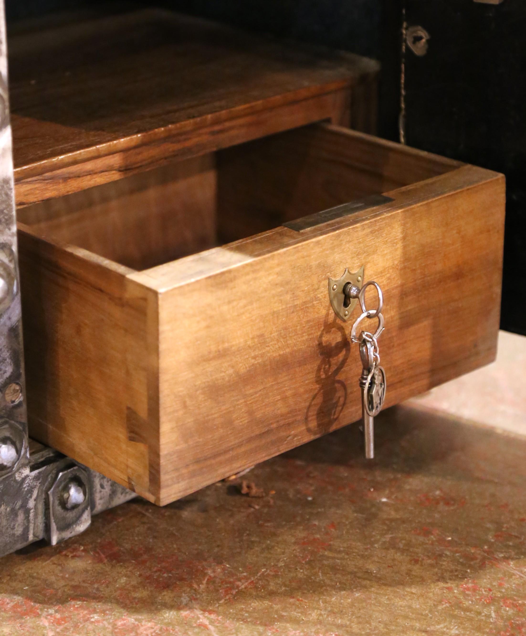 19th Century French Polished Cast Iron Safe with Key and Two-Letter Combination For Sale 2
