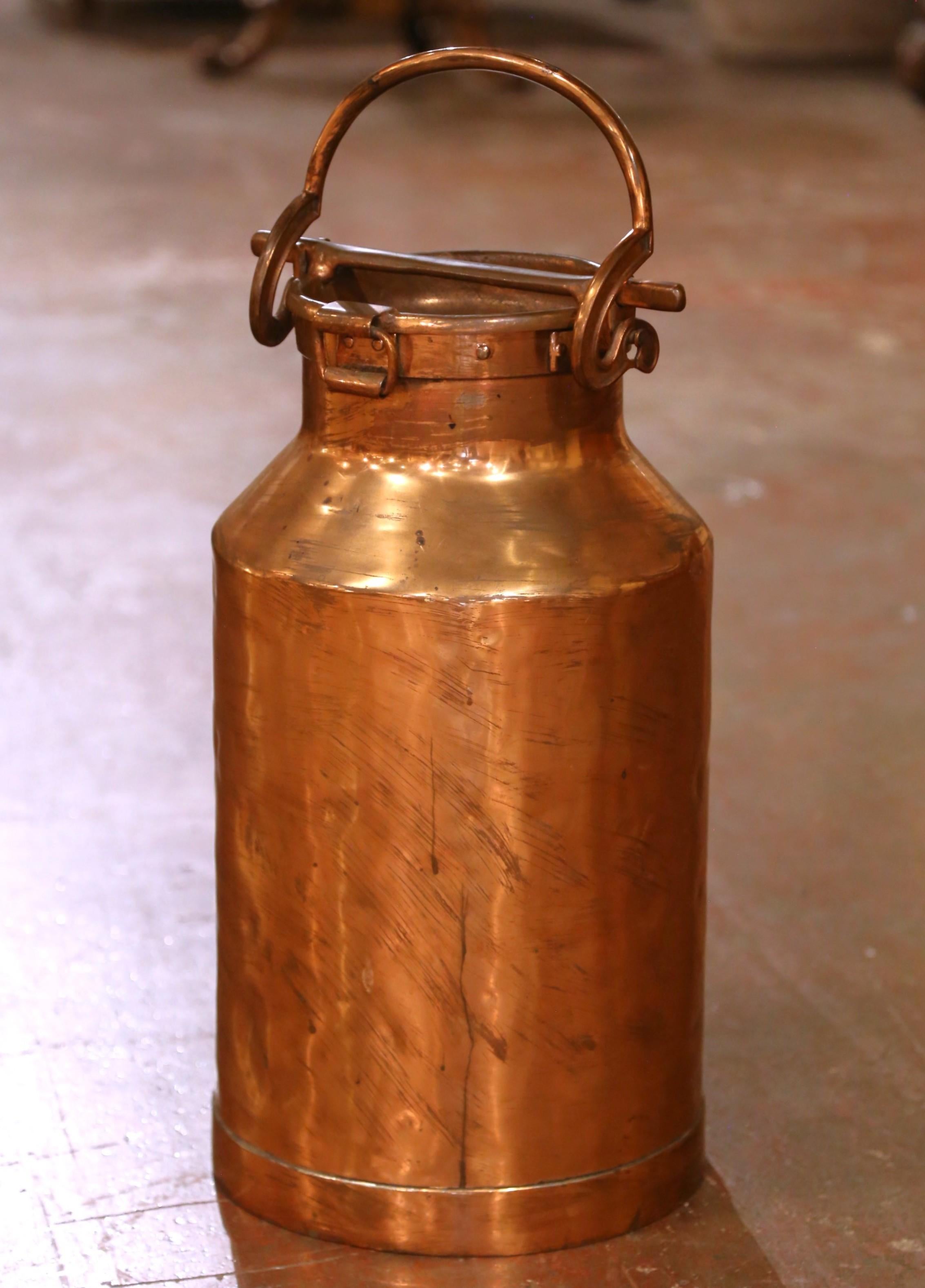 Fait main Canne à lait française du 19ème siècle en cuivre et fer poli avec couvercle de verrouillage en vente