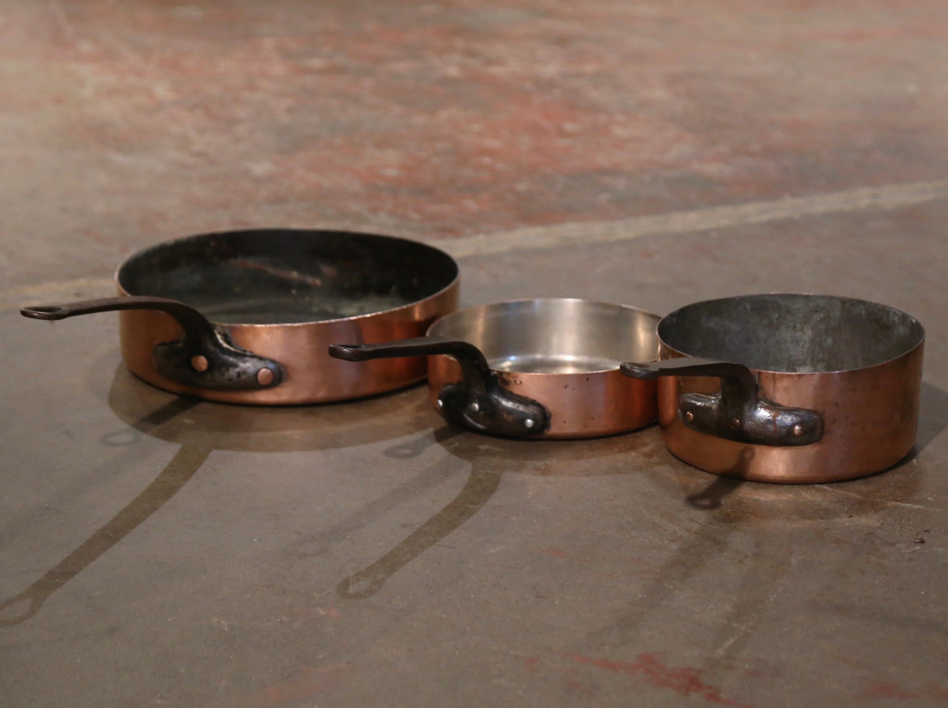 19th Century French Polished Copper and Wrought Iron Cooking Pans, Set of 3 For Sale 5