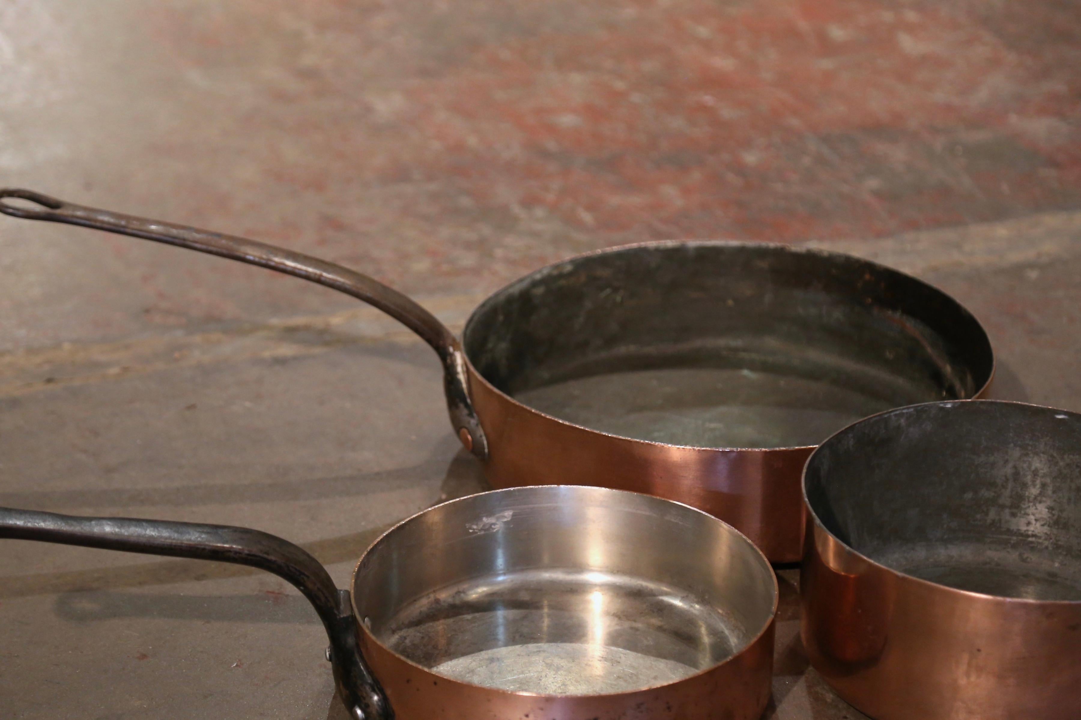 19th Century French Polished Copper and Wrought Iron Cooking Pans, Set of 3 In Excellent Condition For Sale In Dallas, TX