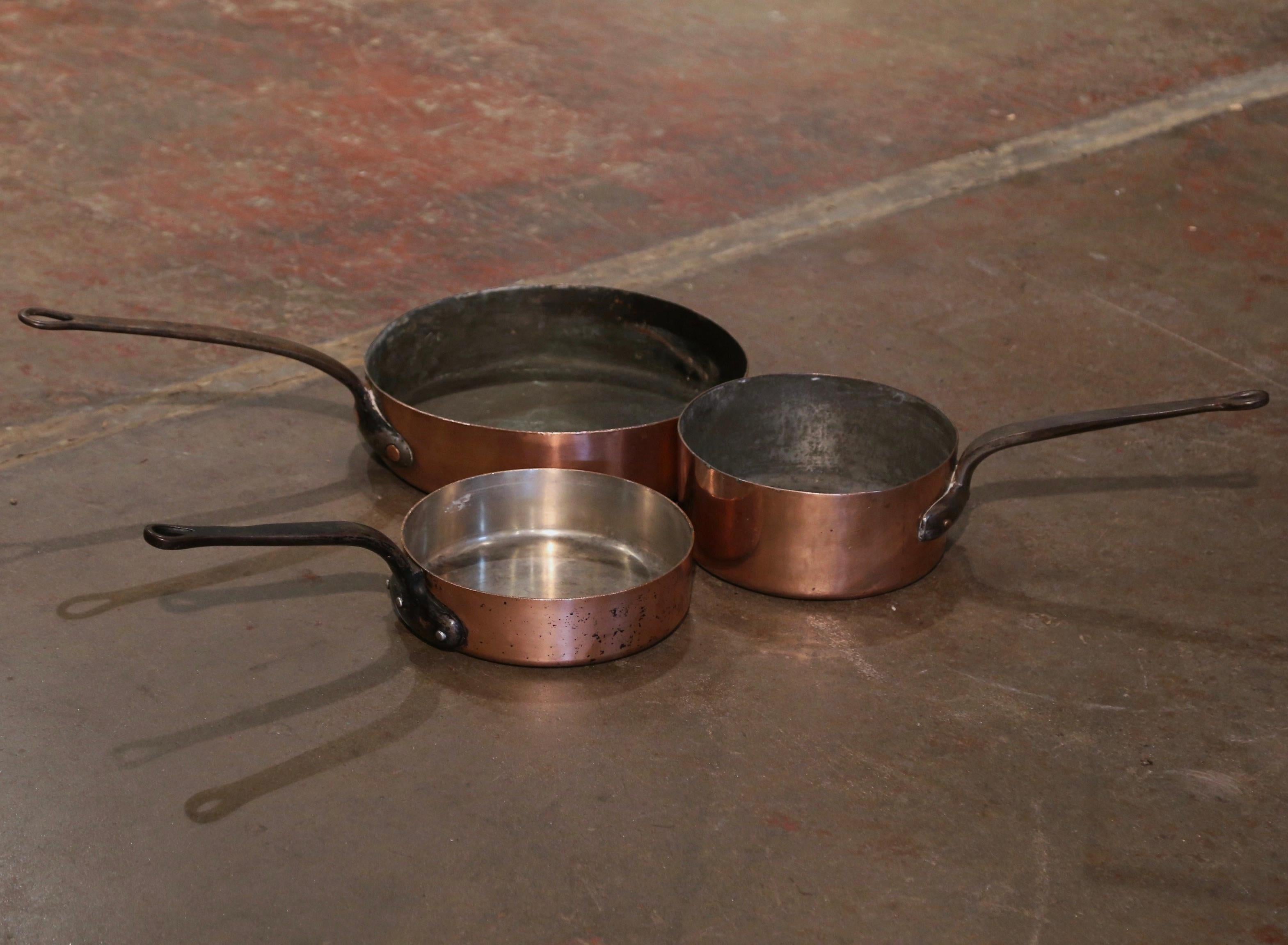 19th Century French Polished Copper and Wrought Iron Cooking Pans, Set of 3 For Sale 1