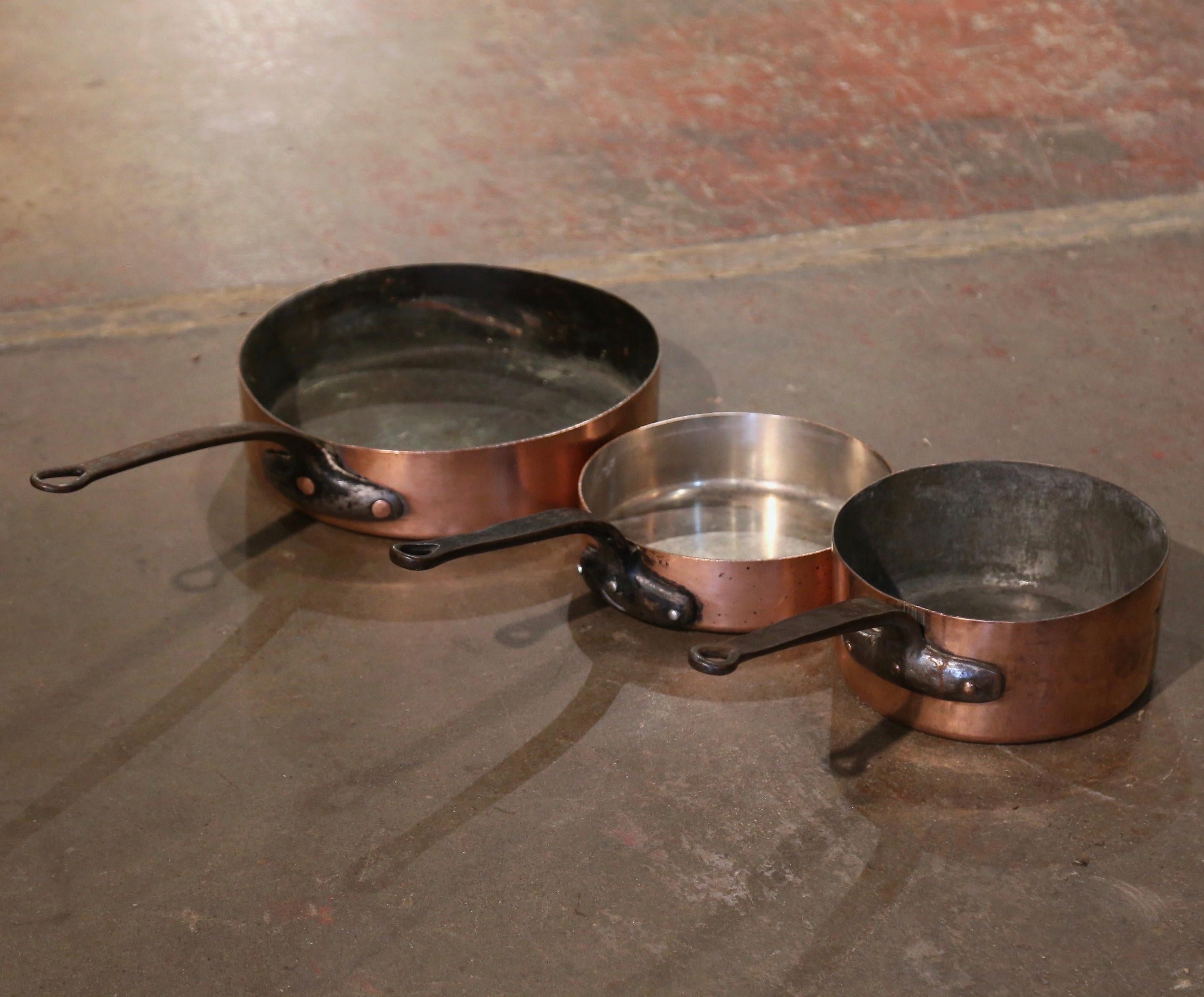 19th Century French Polished Copper and Wrought Iron Cooking Pans, Set of 3 For Sale 4