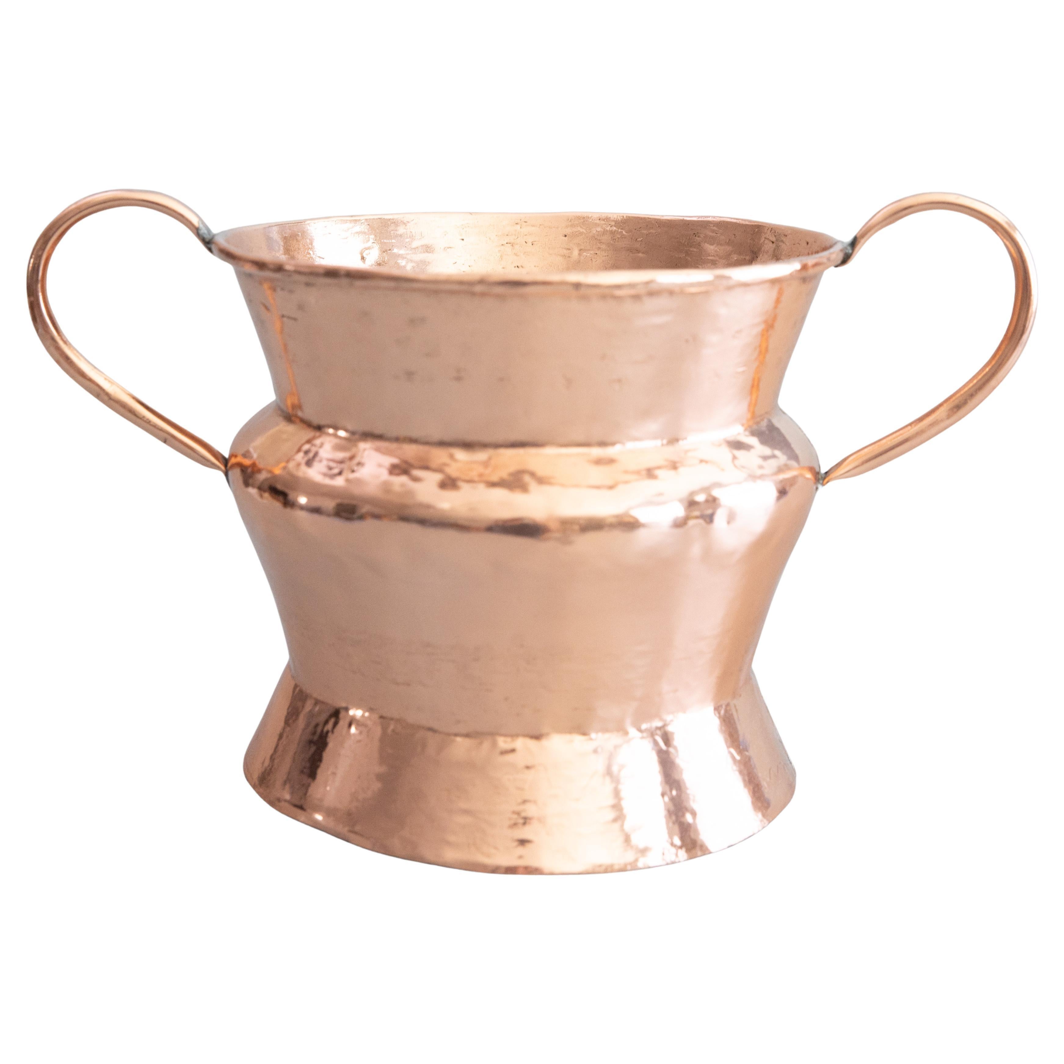 Jardinière en cuivre martelé poli du 19ème siècle avec poignées