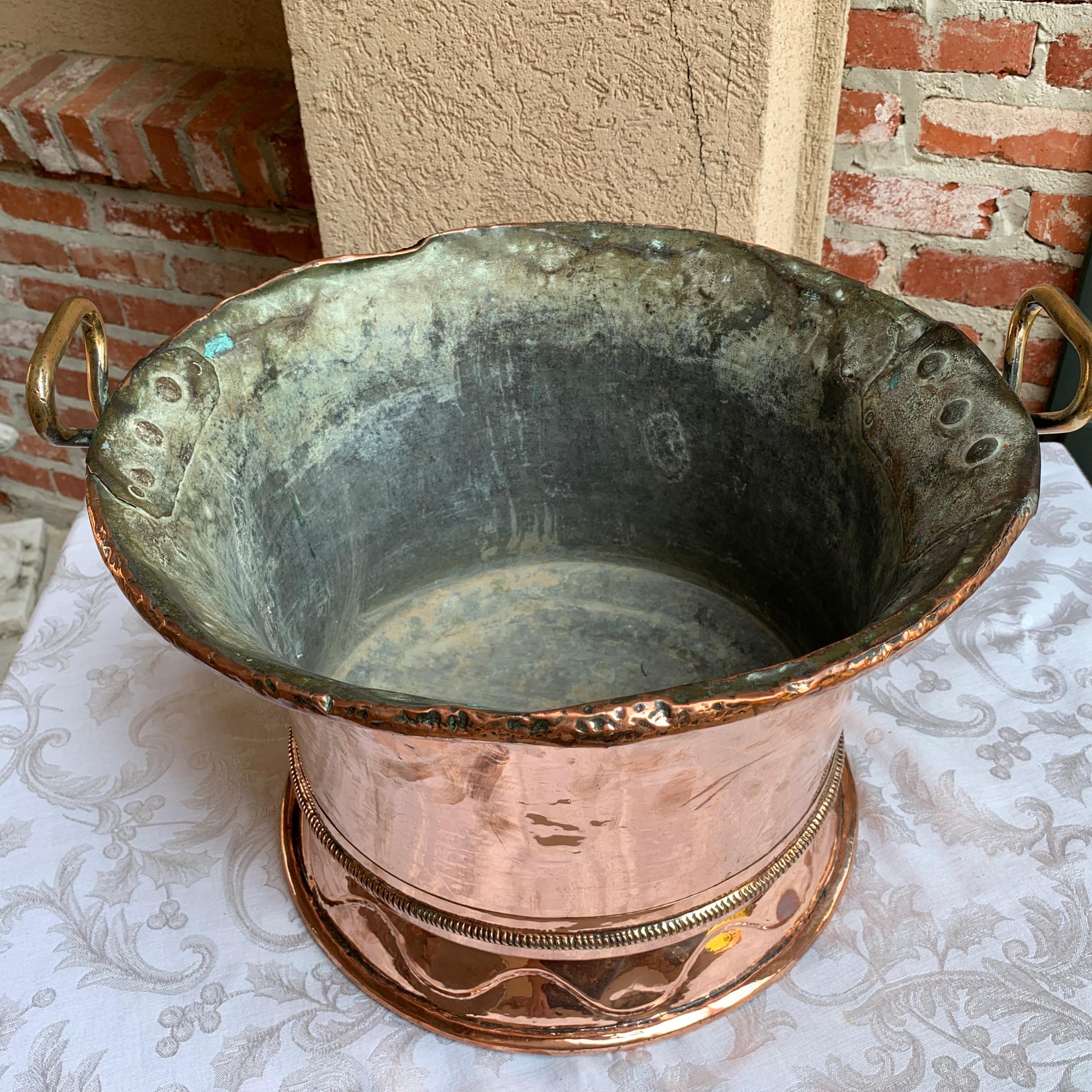 19th Century French Polished Hammered Copper Planter Jardinière Cachepot Round 10
