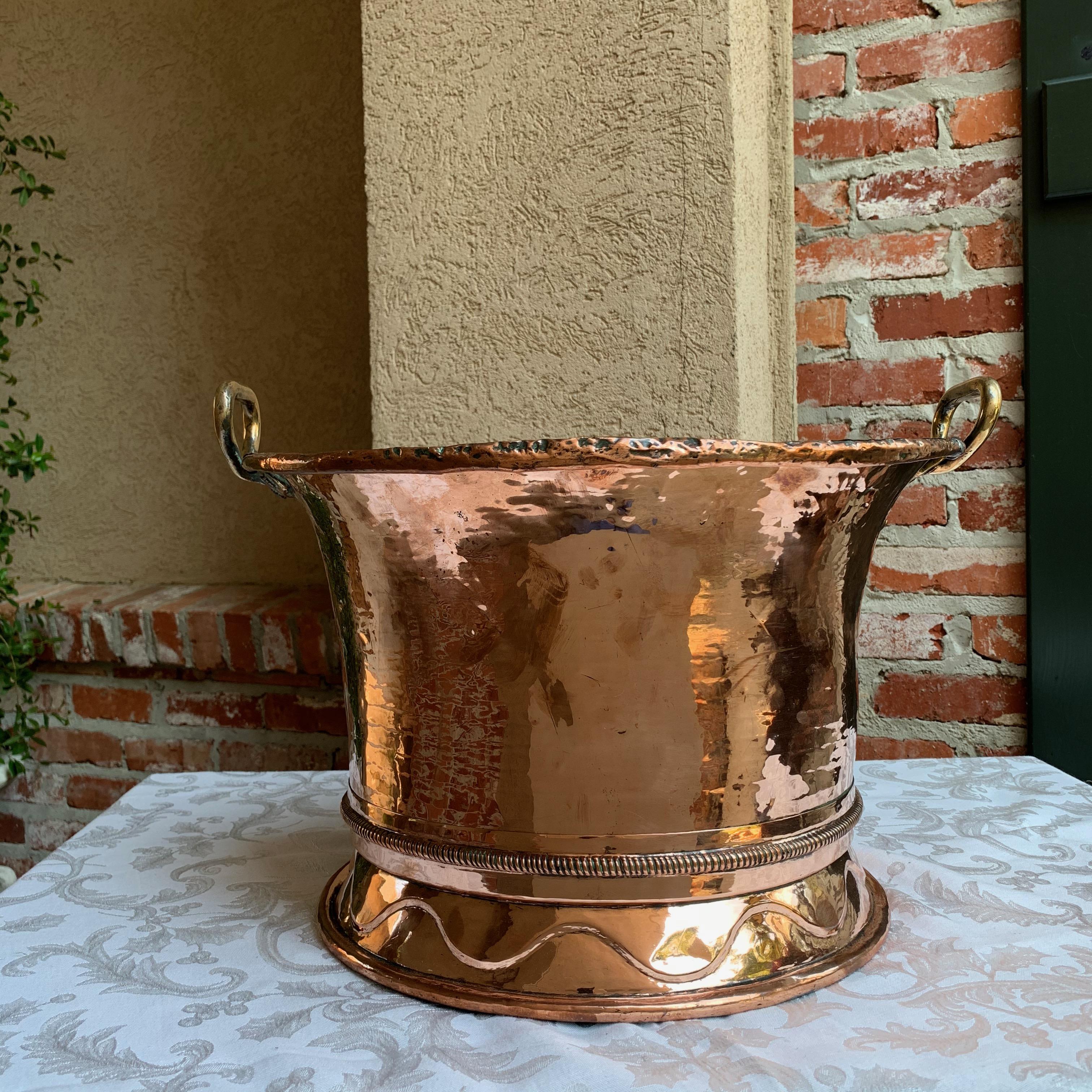 Hand-Crafted 19th Century French Polished Hammered Copper Planter Jardinière Cachepot Round