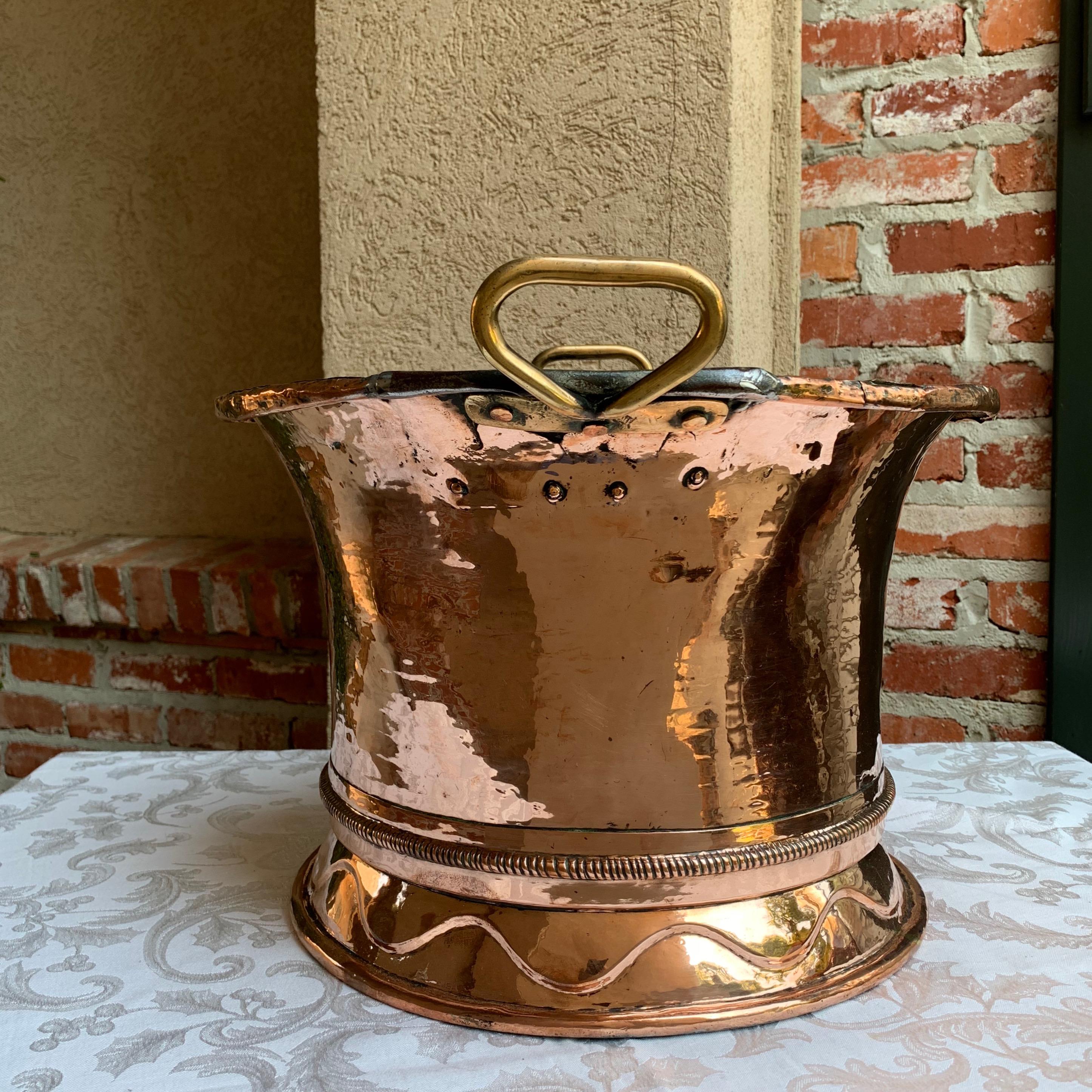 19th Century French Polished Hammered Copper Planter Jardinière Cachepot Round In Good Condition In Shreveport, LA
