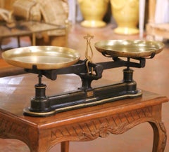 Balance française en fer poli du 19e siècle Plateaux en laiton et dorures