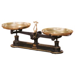 Balance française en fer poli du 19e siècle Plateaux en laiton et dorures