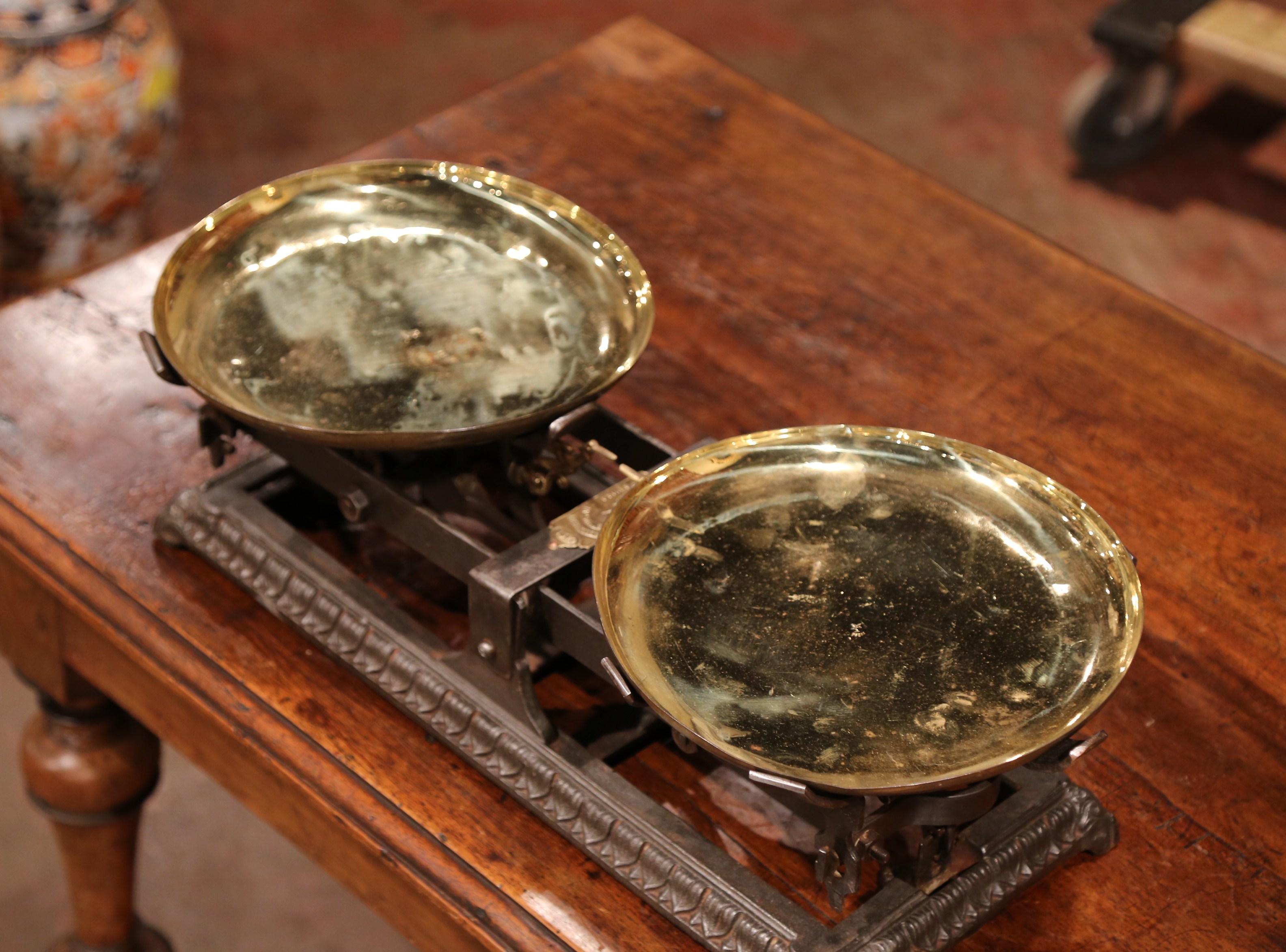 Hand-Crafted 19th Century French Polished Iron Scale with Brass Trays from Lyon For Sale