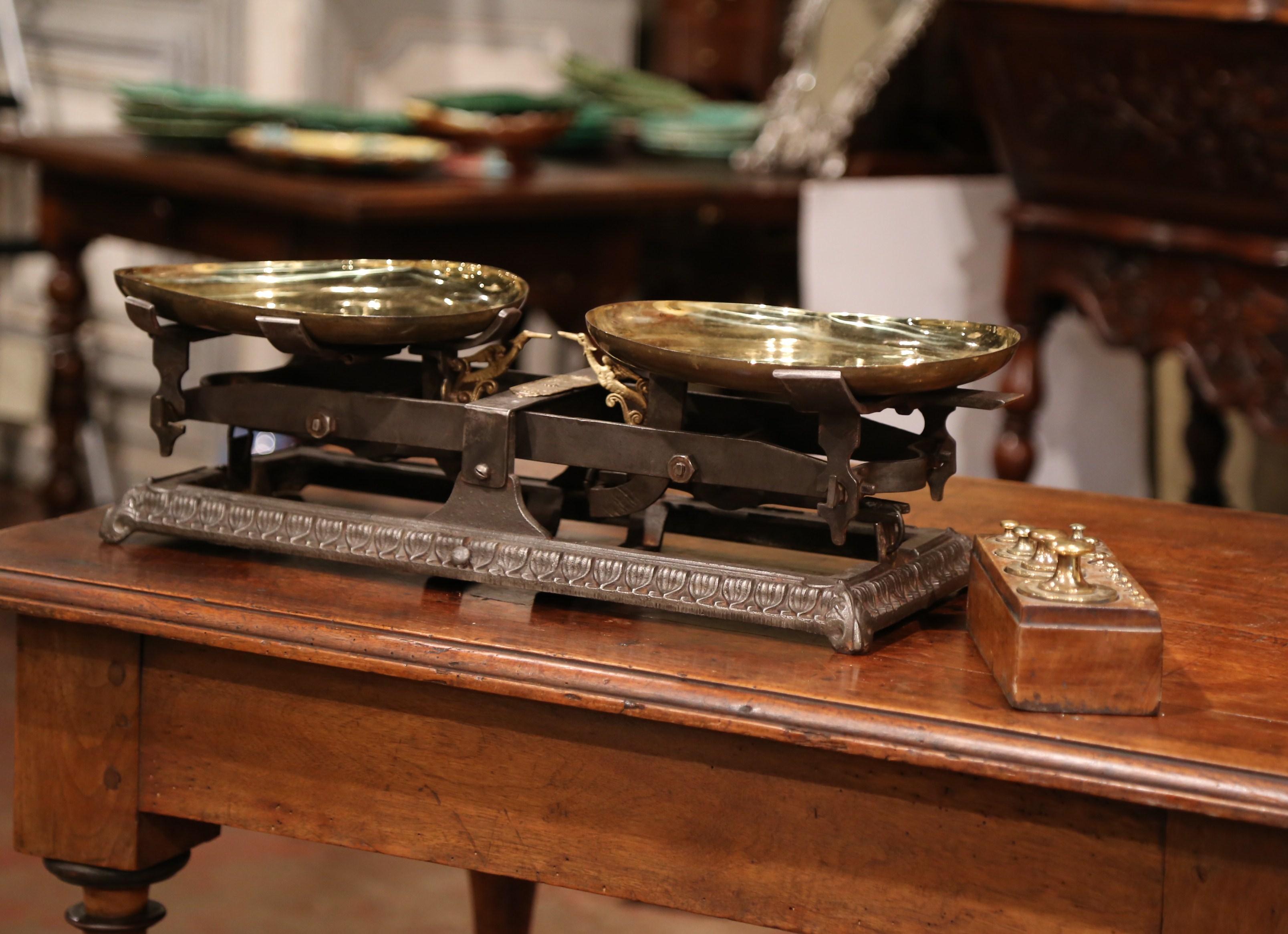 19th Century French Polished Iron Scale with Brass Trays from Lyon For Sale 1