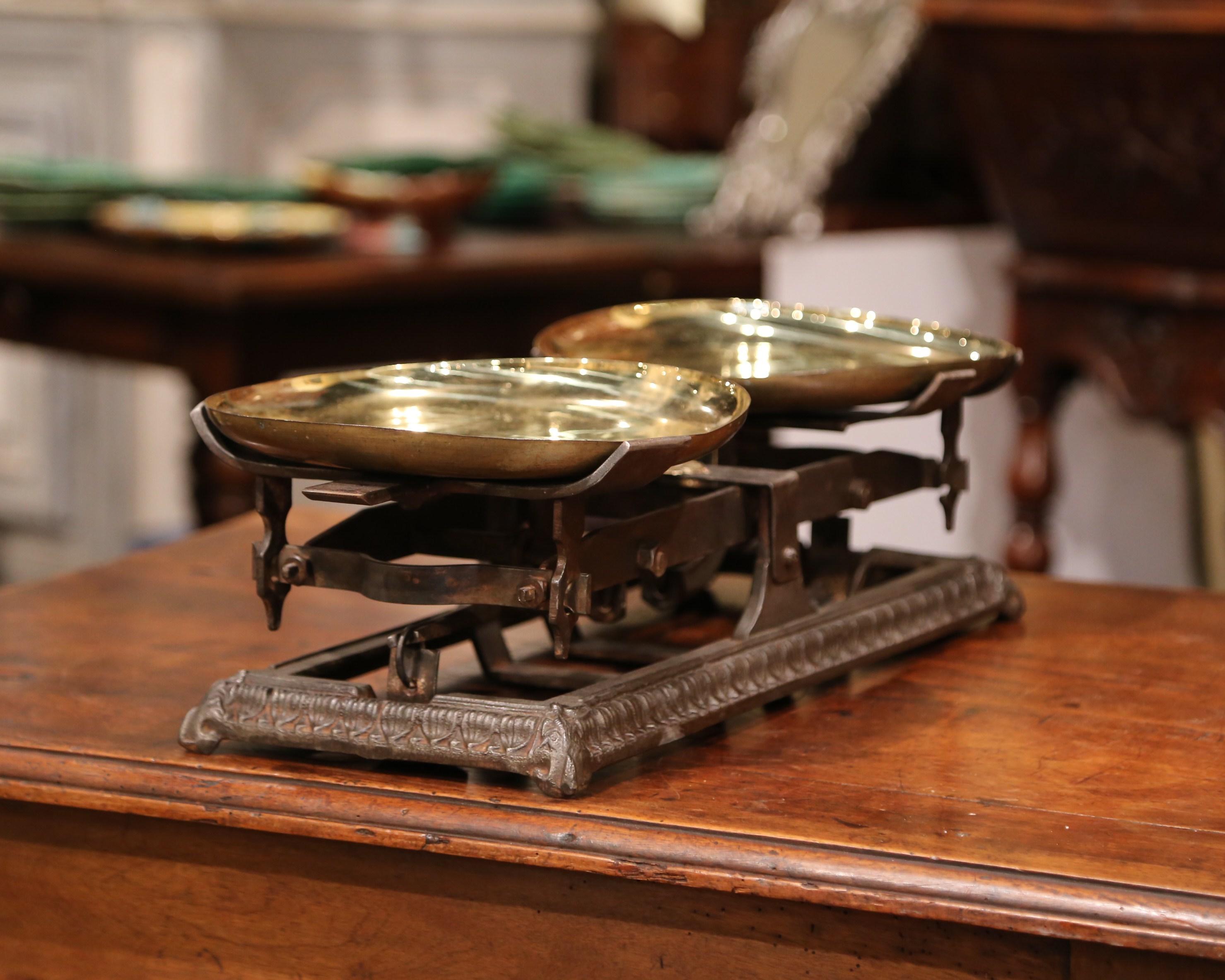 19th Century French Polished Iron Scale with Brass Trays from Lyon For Sale 5